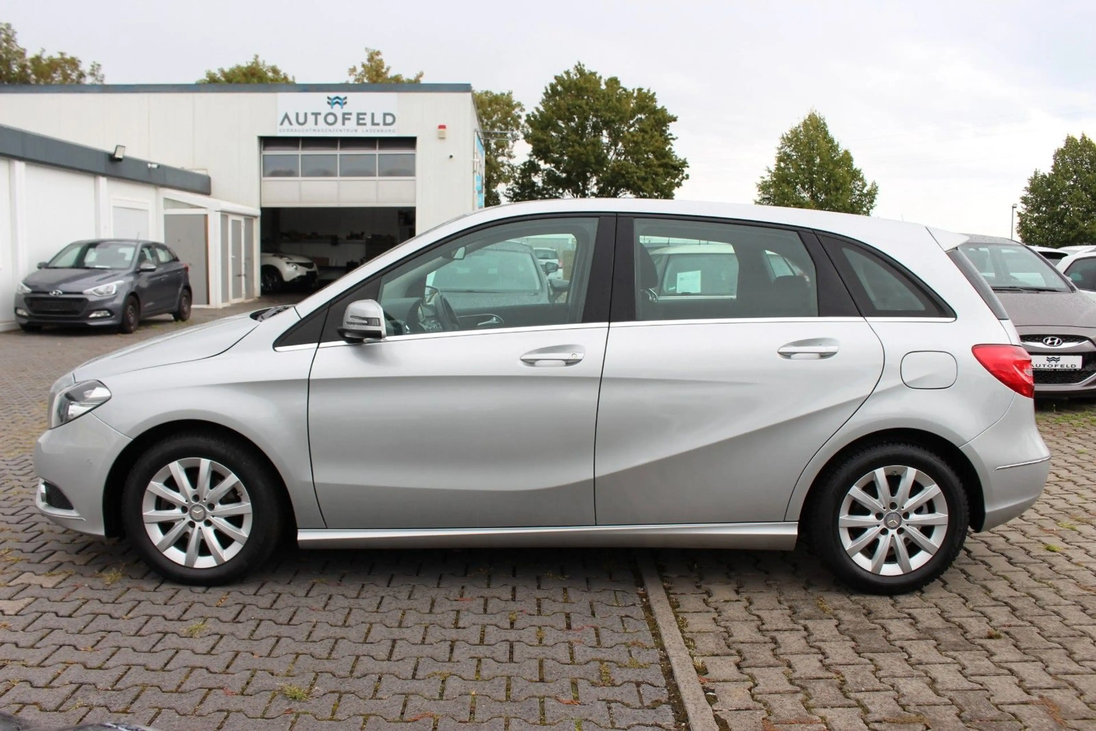 Mercedes-Benz B 180 /VOLL SHEFT/NAVI/SHZ/PDC/TEMP/BT/ISOFIX/ — photo 8