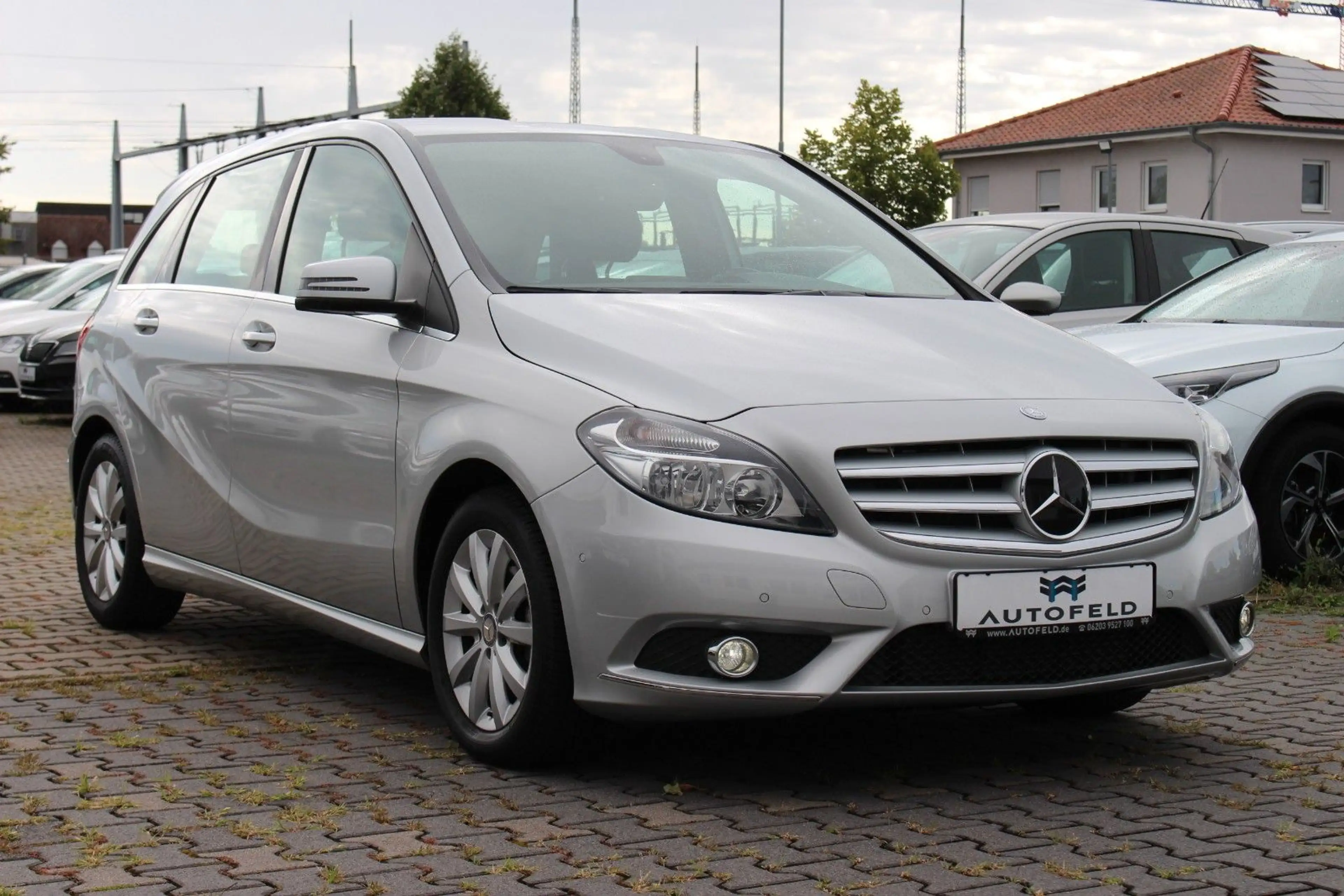 Mercedes-Benz B 180 /VOLL SHEFT/NAVI/SHZ/PDC/TEMP/BT/ISOFIX/ — photo 3
