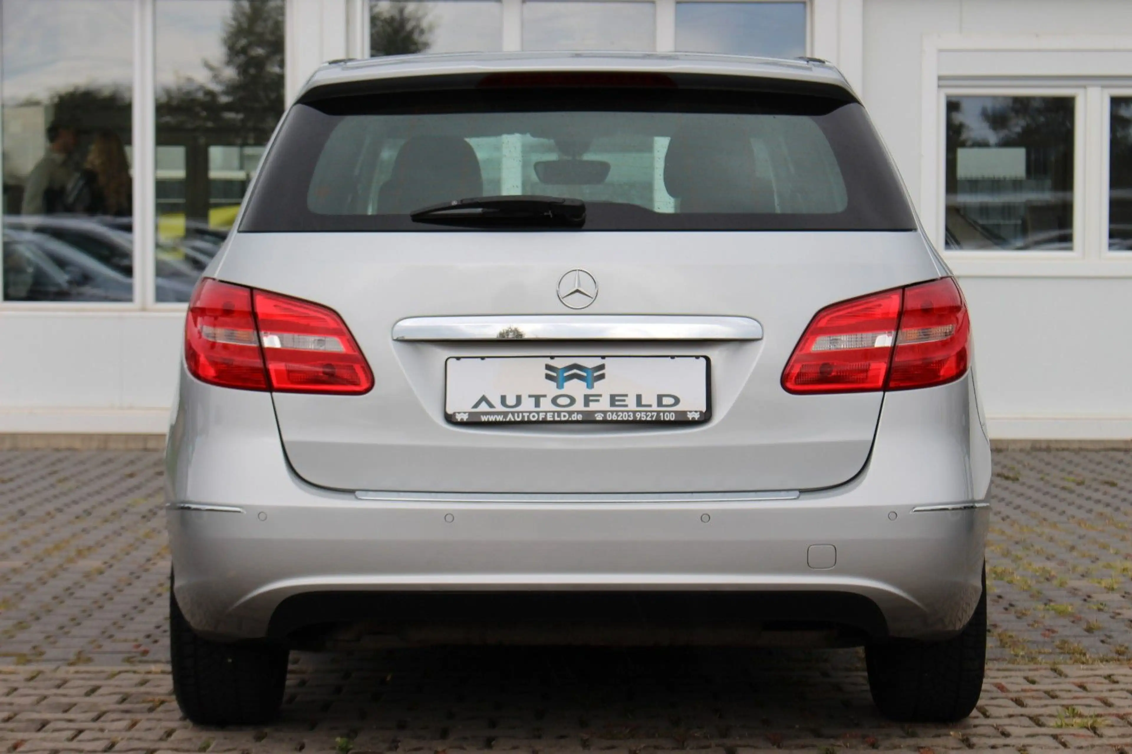 Mercedes-Benz B 180 /VOLL SHEFT/NAVI/SHZ/PDC/TEMP/BT/ISOFIX/ — photo 6
