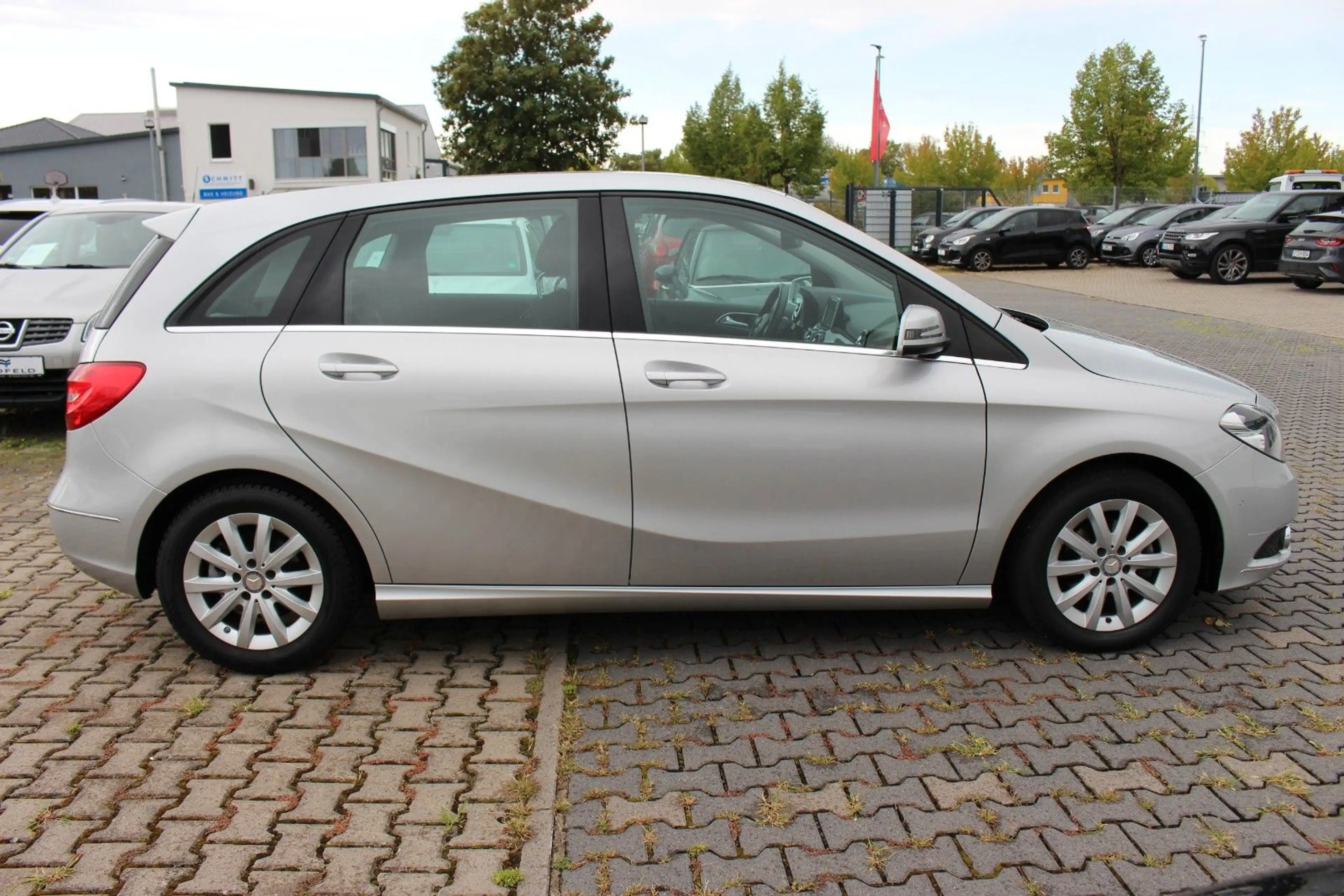 Mercedes-Benz B 180 /VOLL SHEFT/NAVI/SHZ/PDC/TEMP/BT/ISOFIX/ — photo 4