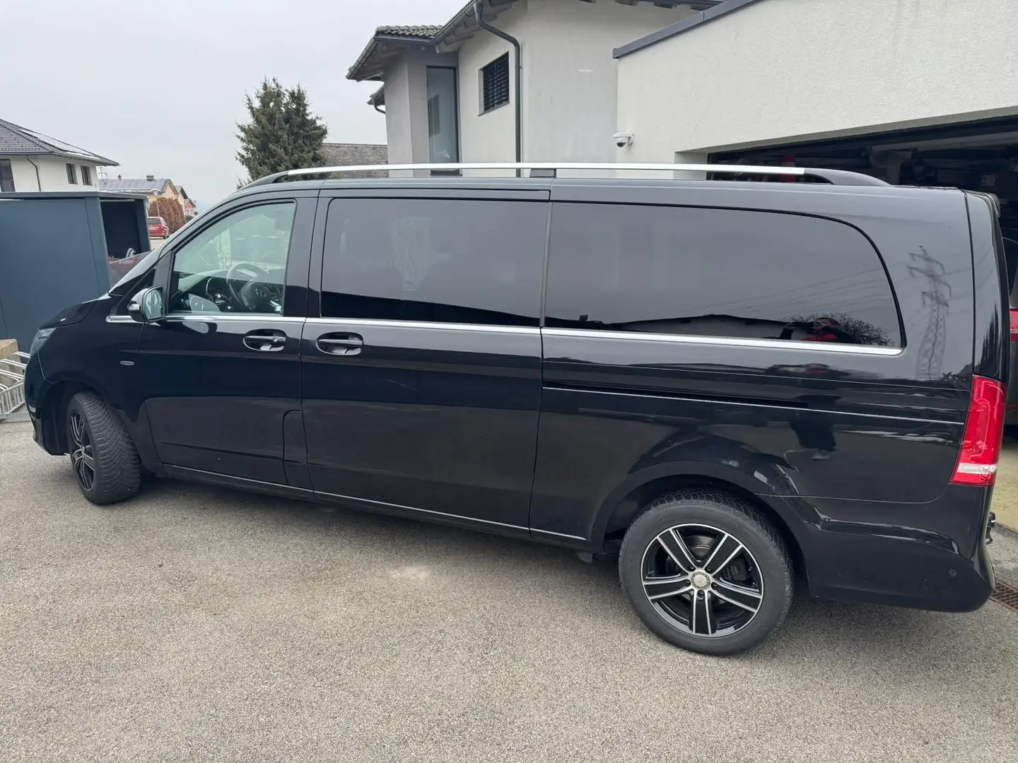 Mercedes-Benz V 250 d 4MATIC extralang Avantgarde Aut. Schwarz - 1