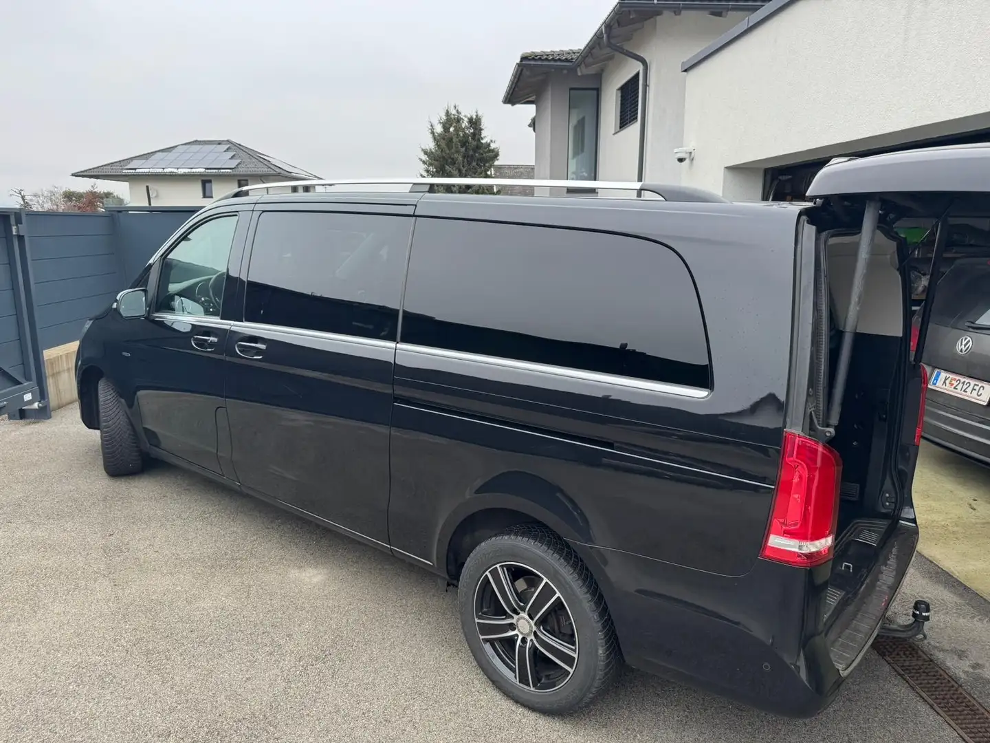 Mercedes-Benz V 250 d 4MATIC extralang Avantgarde Aut. Schwarz - 2