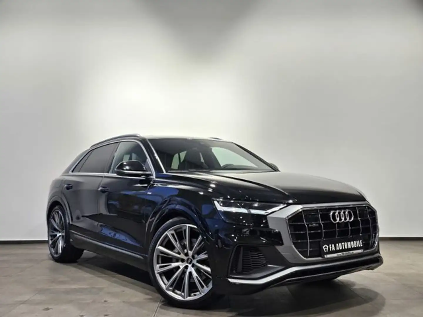 Audi Q8 55 TFSI Q. S Line Pano Nacht. Hud B&O Soft 23 Černá - 2