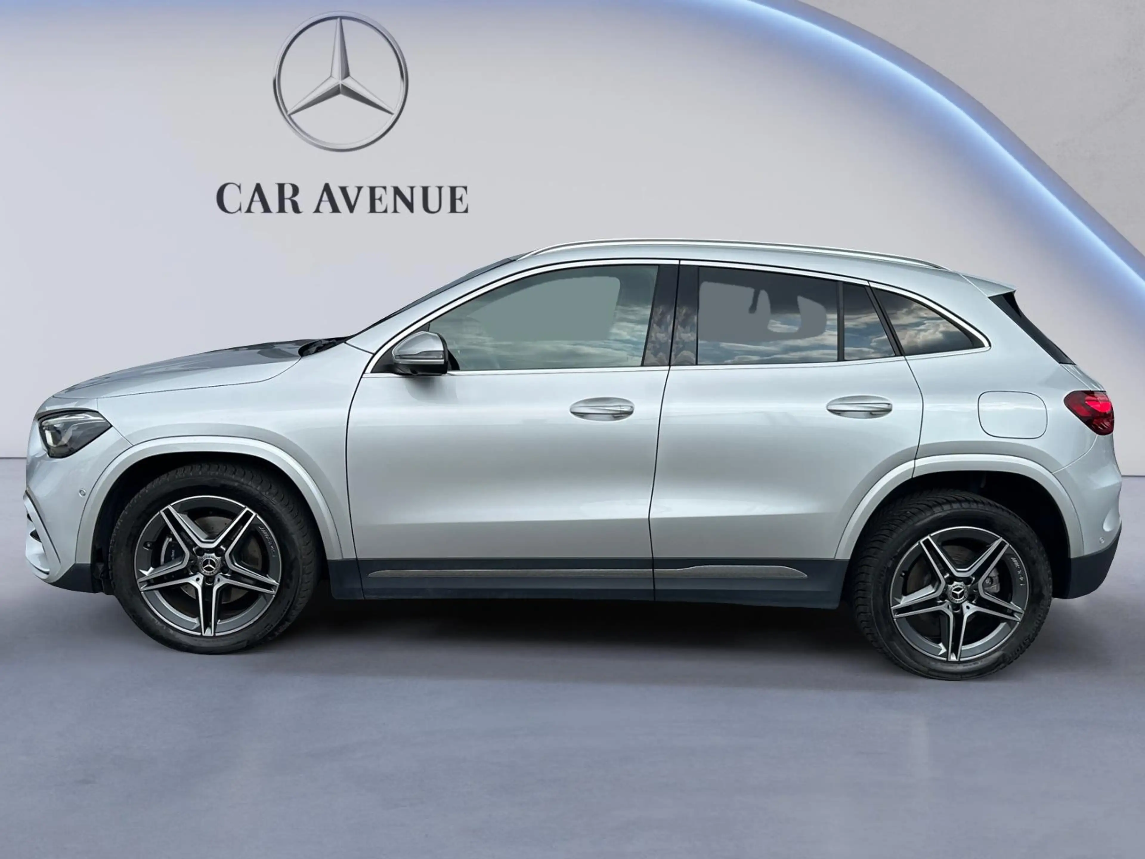 Mercedes-Benz GLA 250 GLA e AMG Line — photo 2