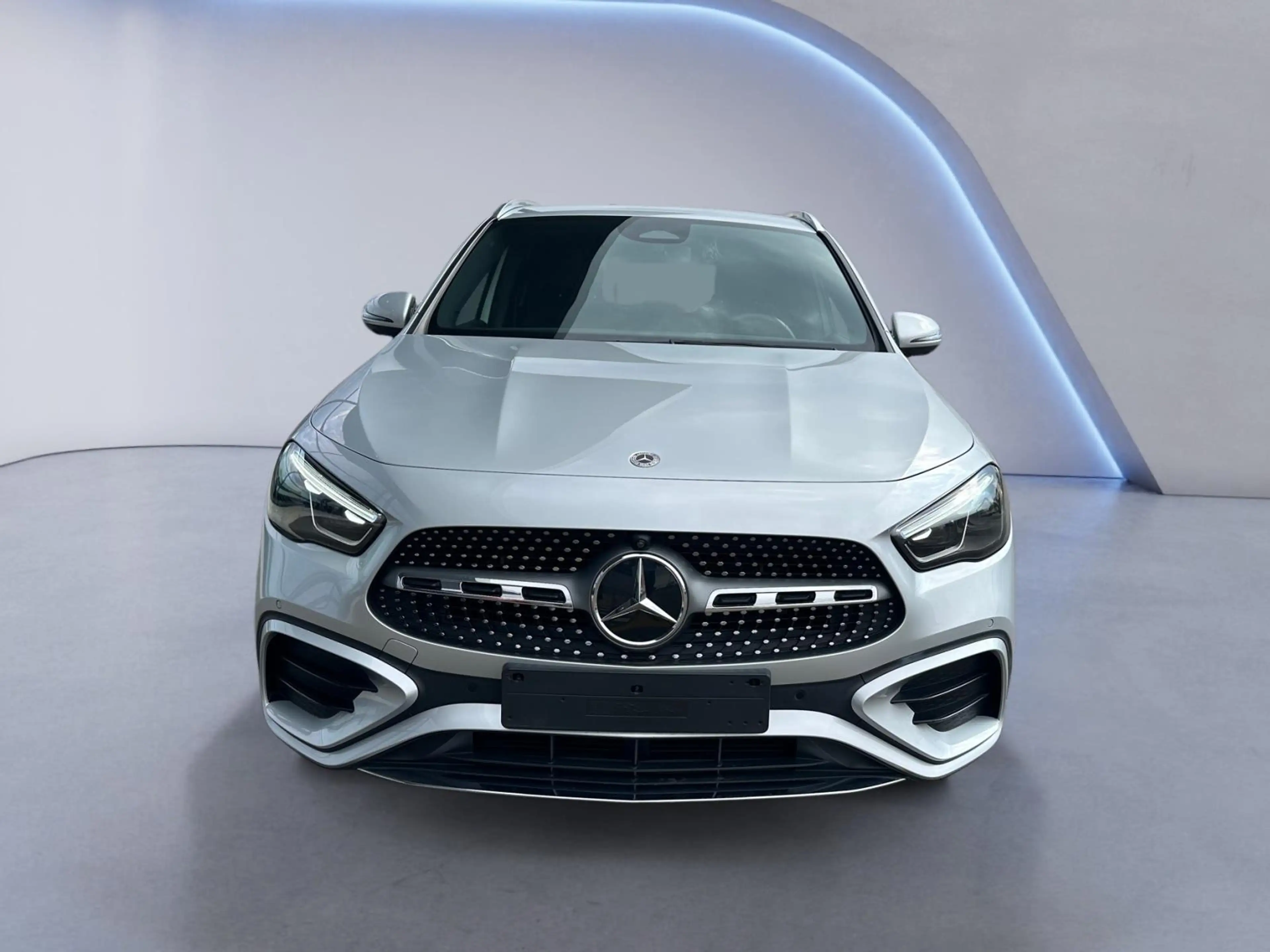 Mercedes-Benz GLA 250 GLA e AMG Line — photo 8