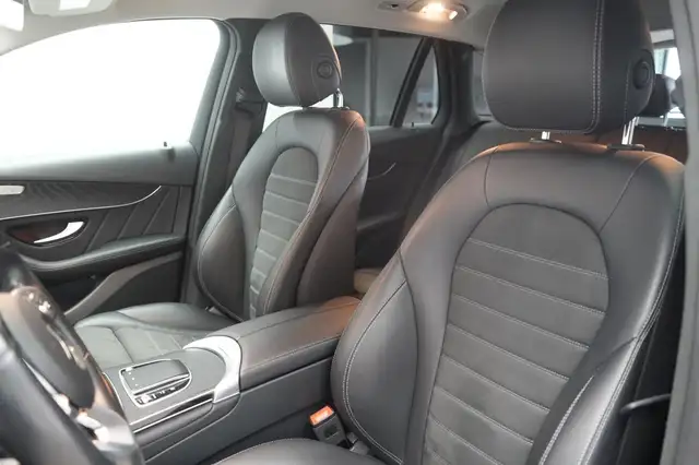 Mercedes-Benz 300 view 11