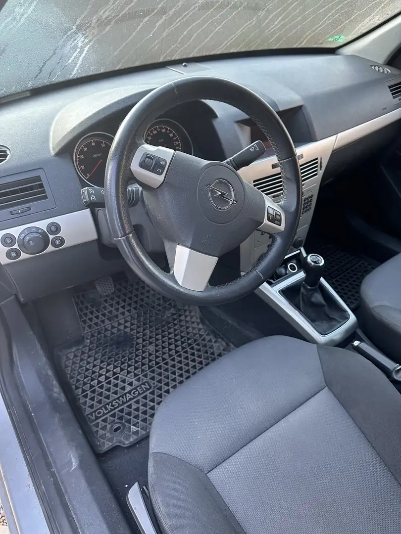 Opel Astra Navi Grau - 2
