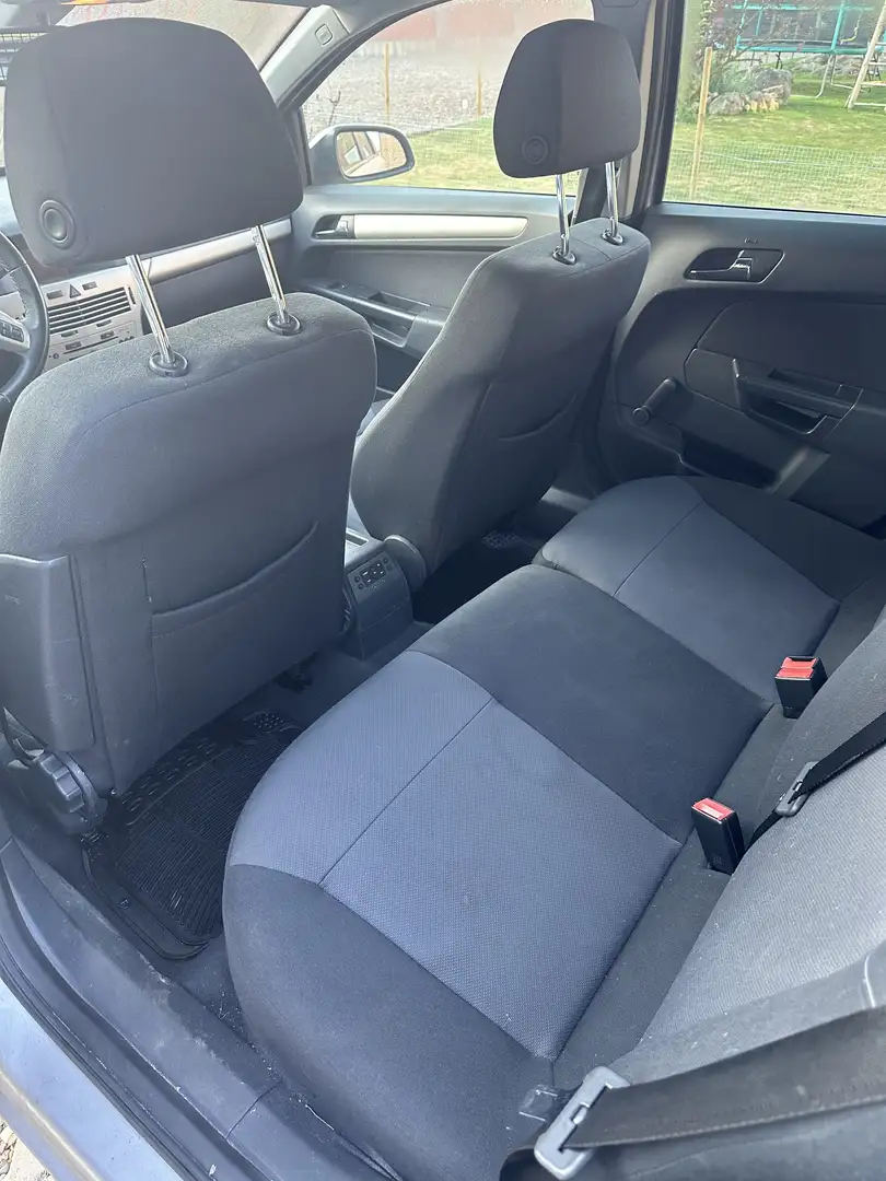 Opel Astra Navi Grau - 1