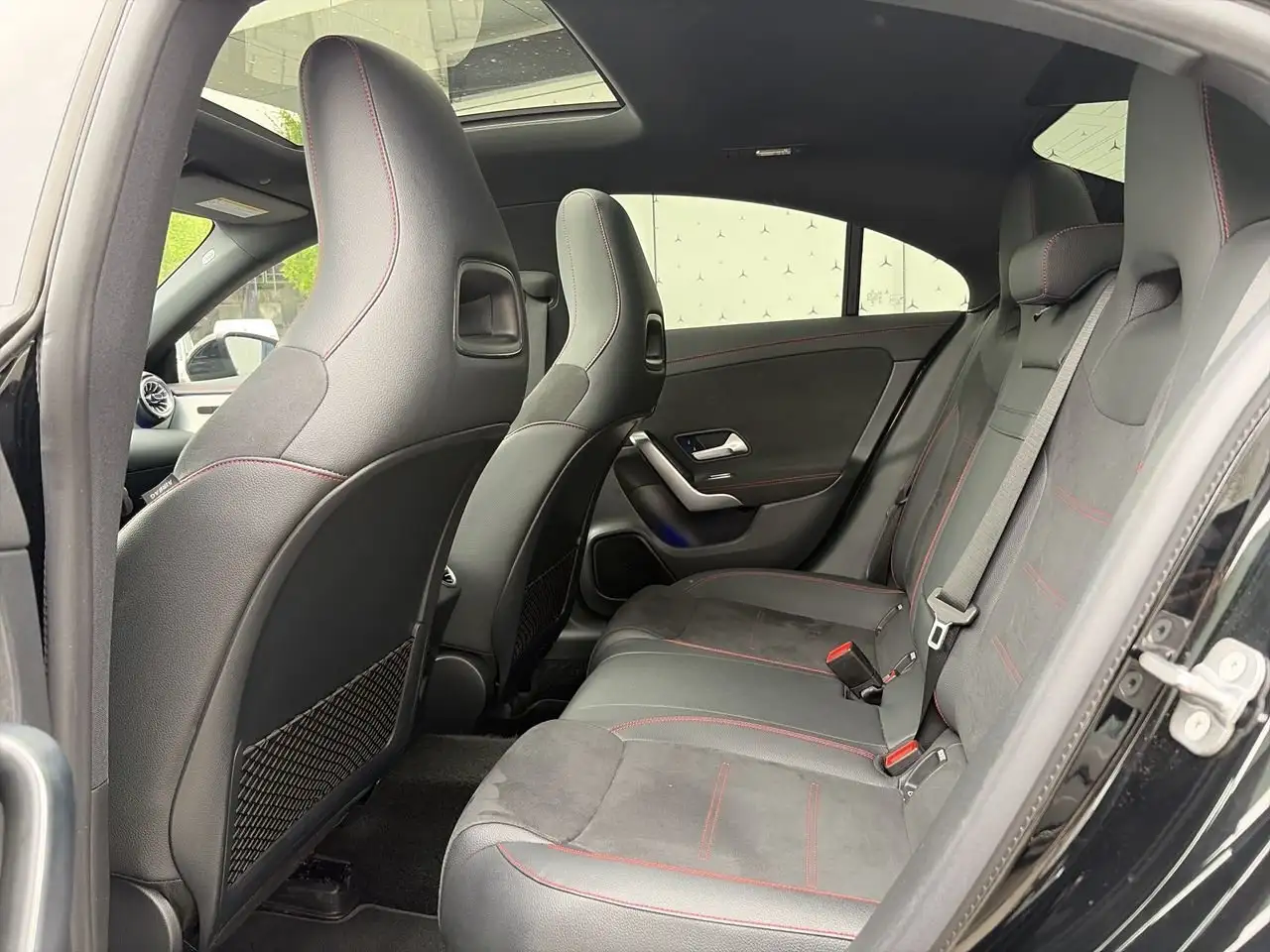Mercedes-Benz CLA снимка Mercedes-Benz CLA