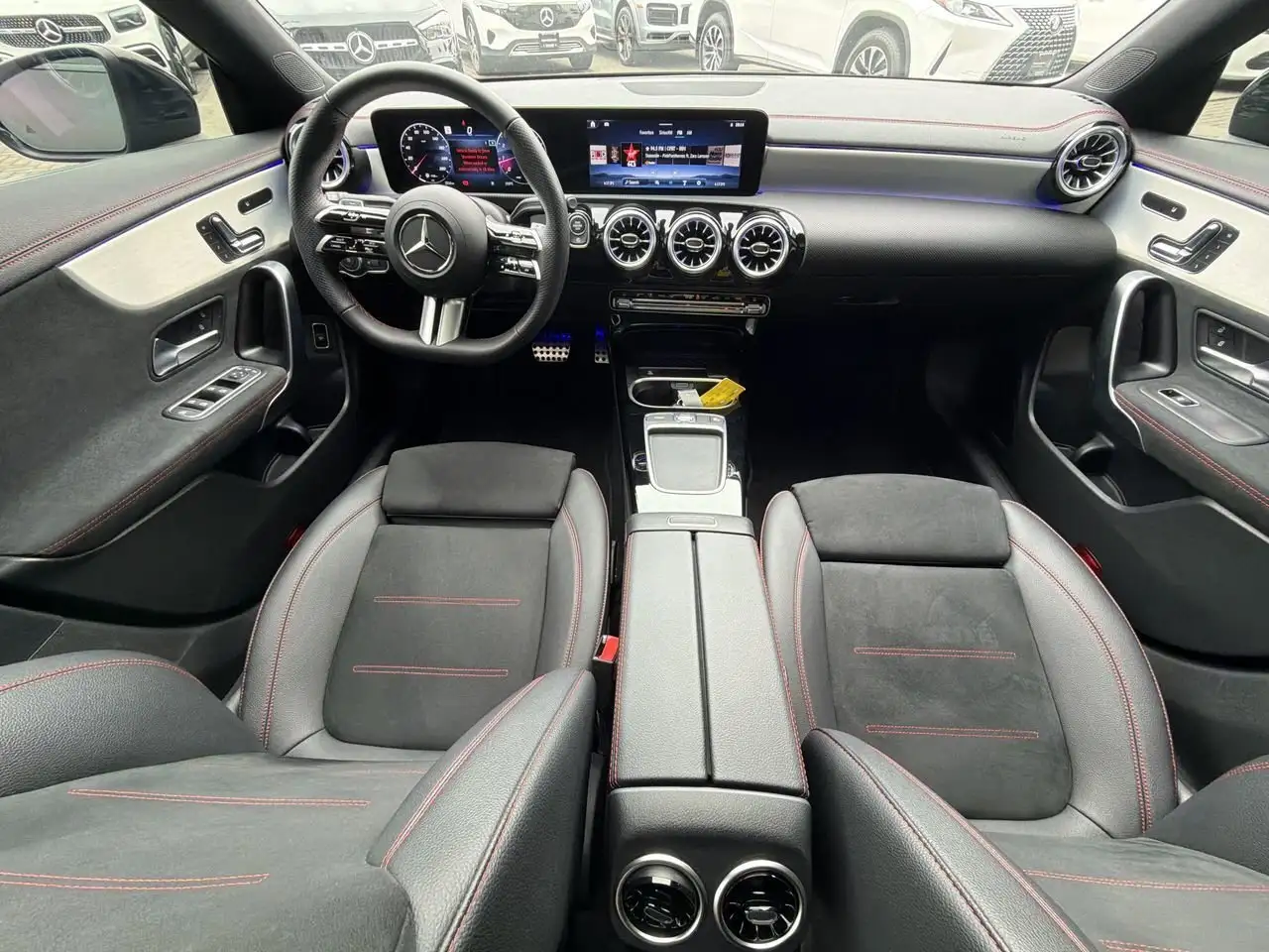 Mercedes-Benz CLA снимка Mercedes-Benz CLA