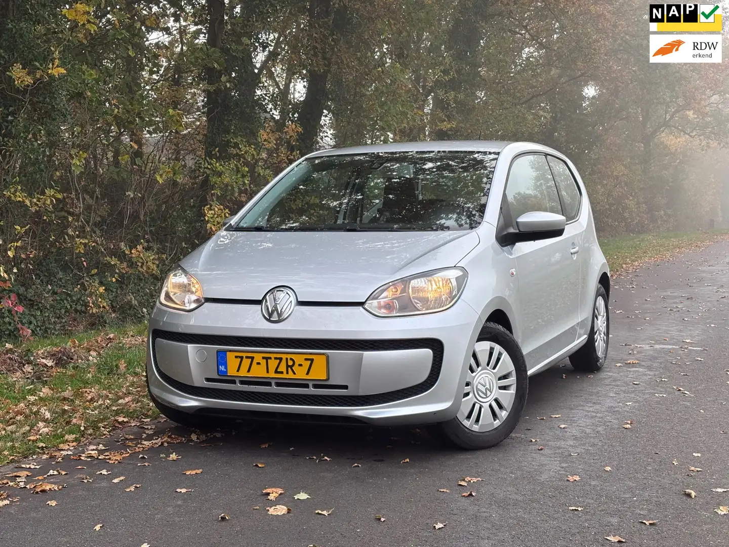 Volkswagen up! 1.0 move up! BlueMotion | Airco + Navi Nu € 3.750, Gri - 1
