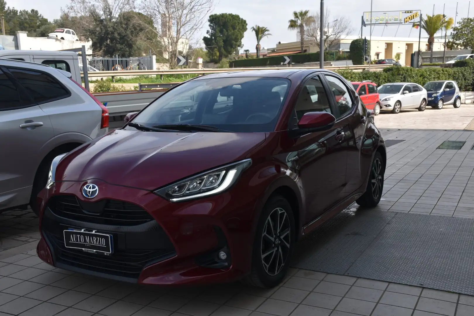 Toyota Yaris 1.5 Hybrid 5 porte Lounge Rosso - 1