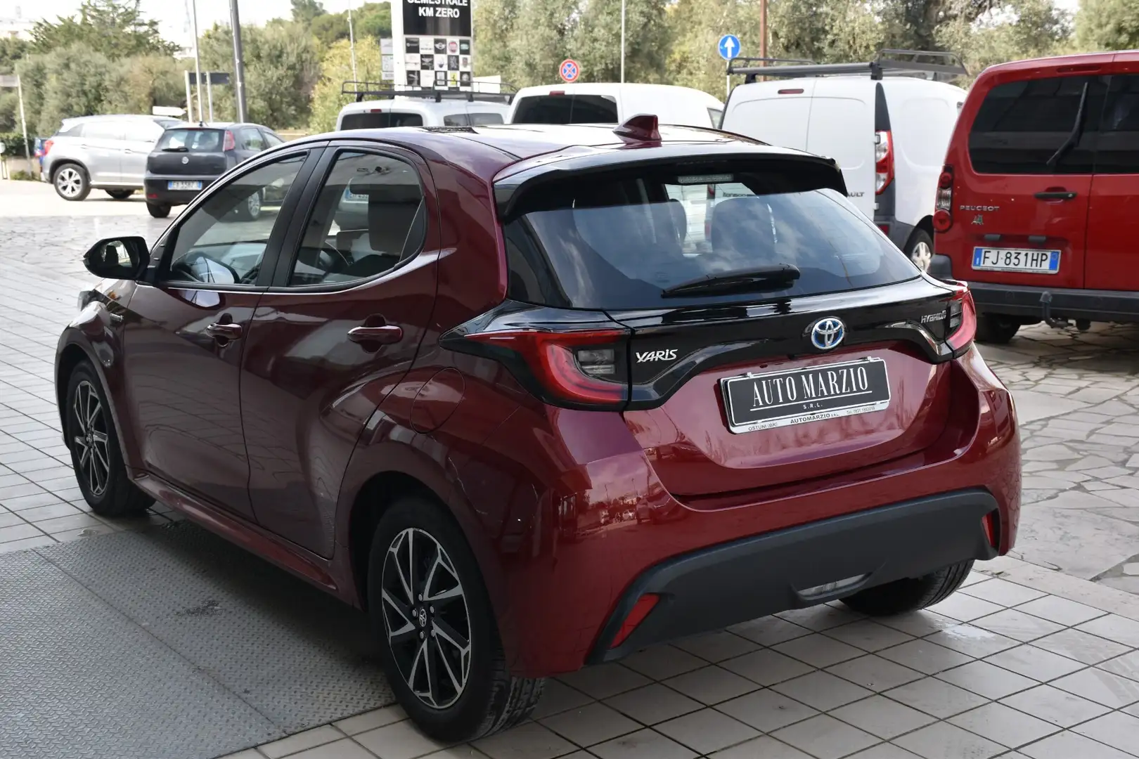 Toyota Yaris 1.5 Hybrid 5 porte Lounge Rosso - 2