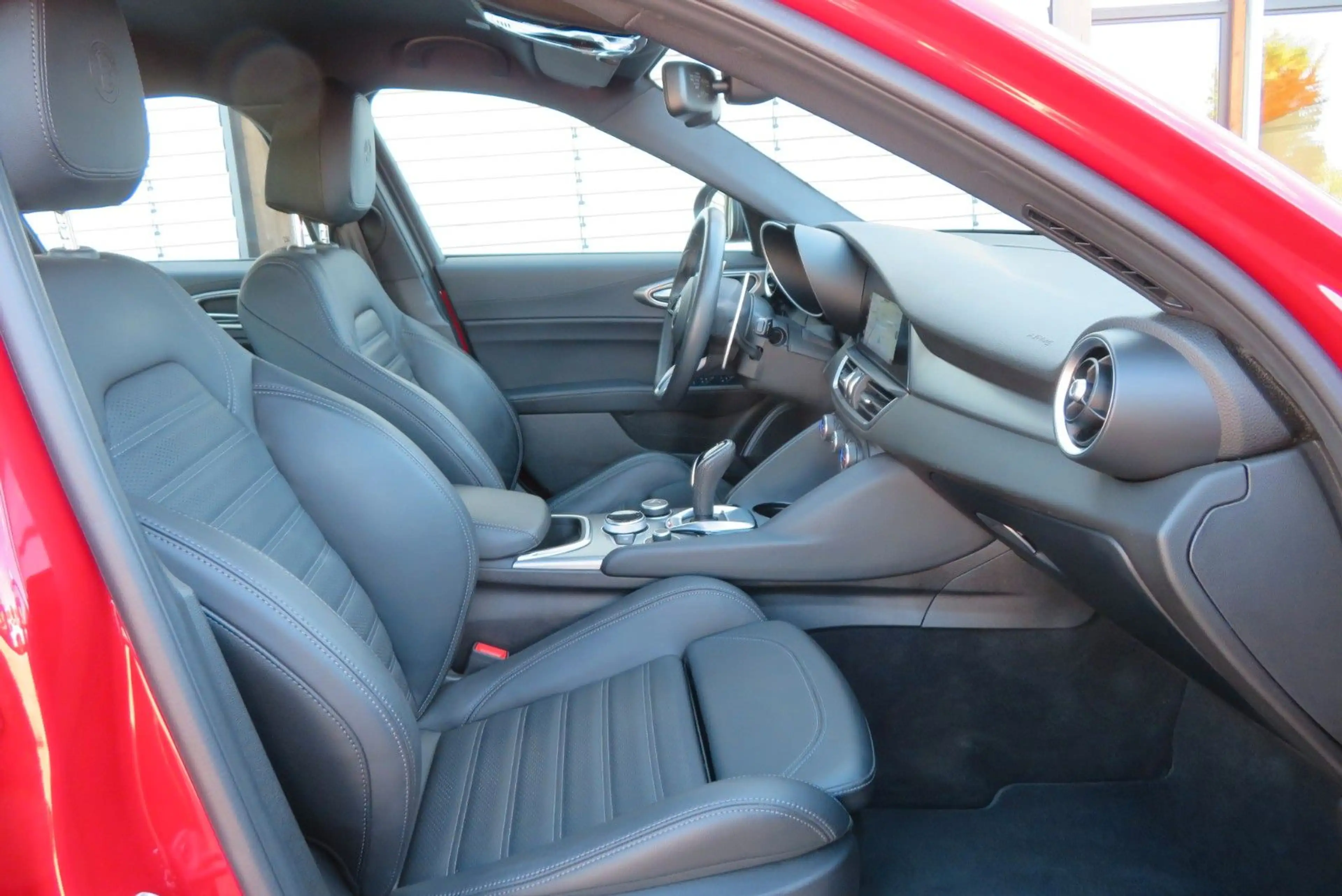 Alfa Romeo Giulia Veloce Q4 2.0 280PS 8AT — photo 14