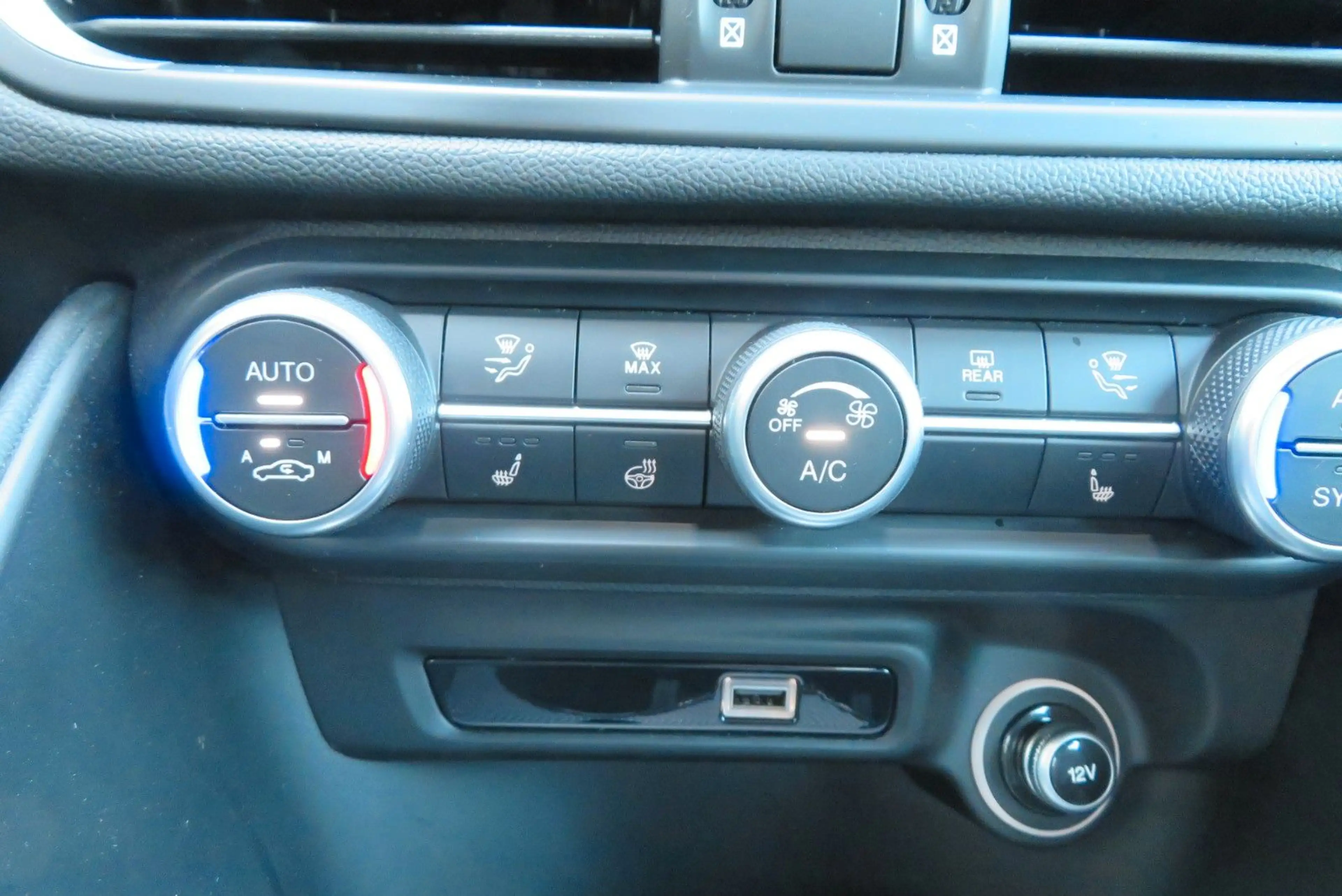 Alfa Romeo Giulia Veloce Q4 2.0 280PS 8AT — photo 12