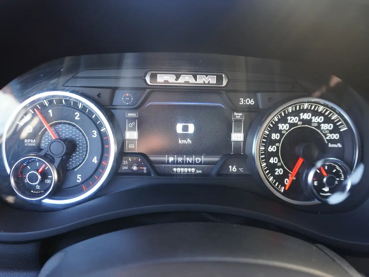 RAM 2500 снимка RAM 2500