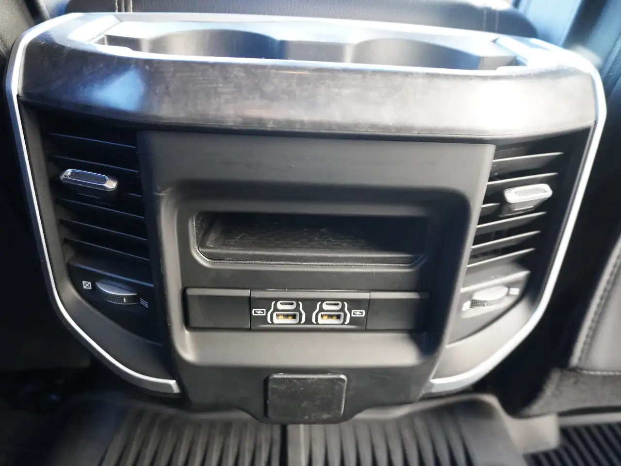 RAM 2500 снимка RAM 2500