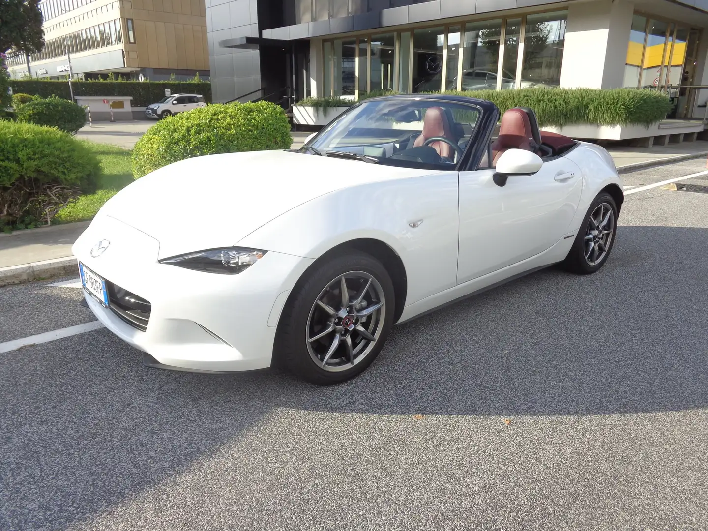 Mazda MX-5 MX-5 IV 2015 Soft Top 1.5 100th Anniversary Bianco - 2