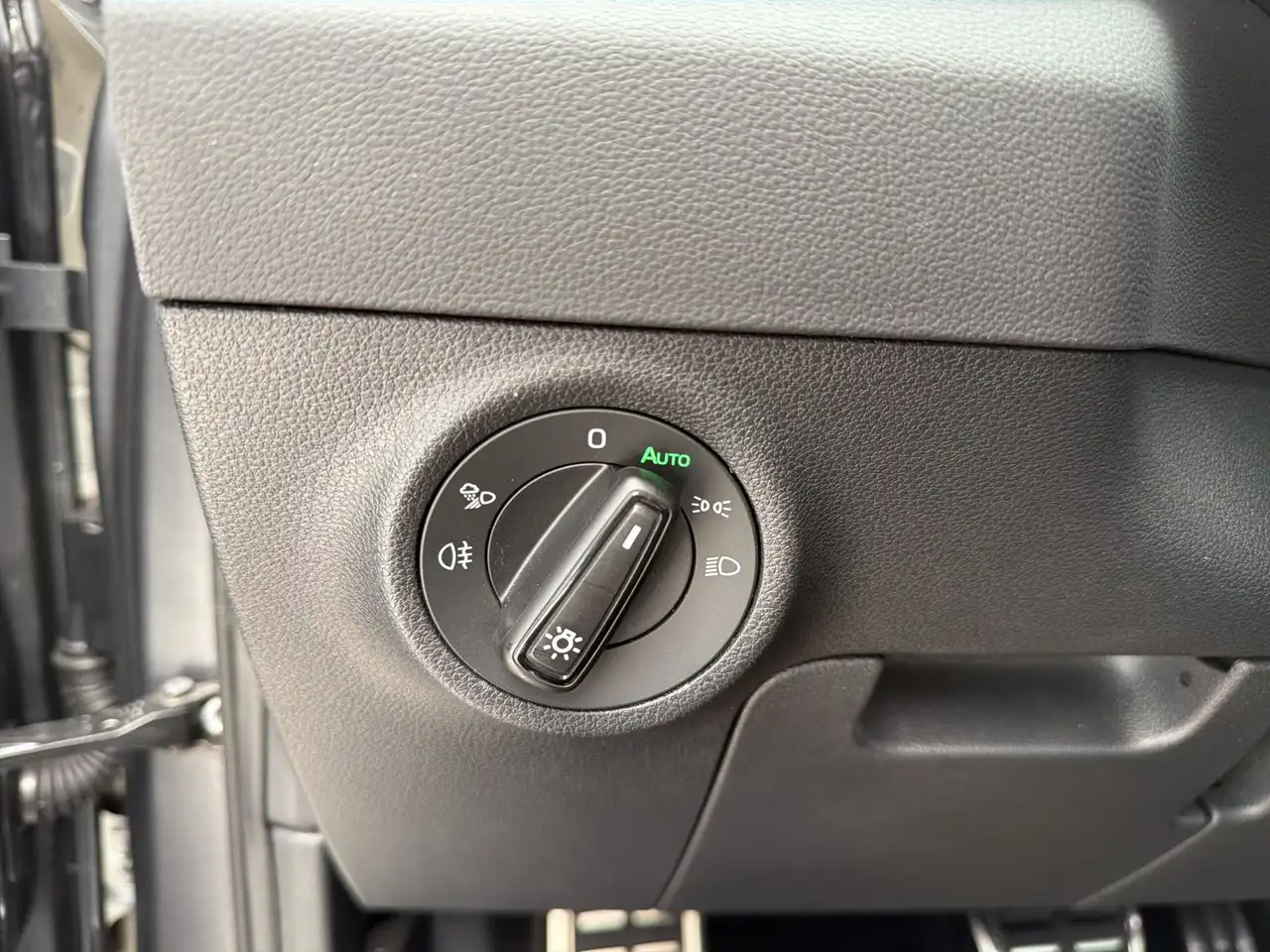 Skoda Karoq 1.5 TSi Sportline PANO*MATRIX*360°*AHK*19Z, миниатюра 30