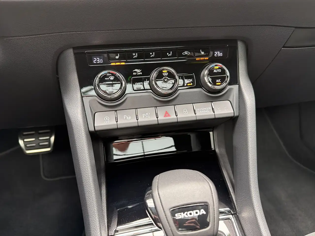 Skoda Karoq 1.5 TSi Sportline PANO*MATRIX*360°*AHK*19Z, миниатюра 28