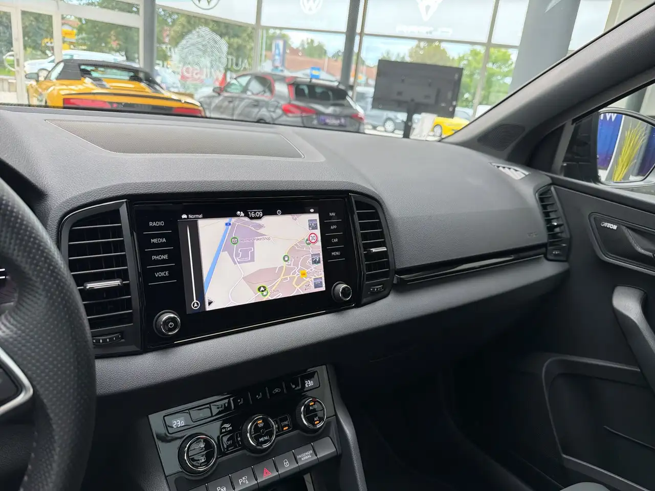 Skoda Karoq 1.5 TSi Sportline PANO*MATRIX*360°*AHK*19Z, миниатюра 27