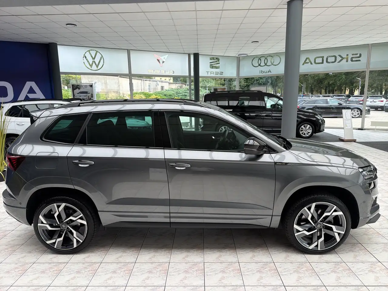 Skoda Karoq 1.5 TSi Sportline PANO*MATRIX*360°*AHK*19Z, миниатюра 6