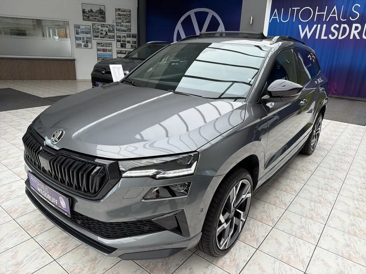 Skoda Karoq 1.5 TSi Sportline PANO*MATRIX*360°*AHK*19Z, миниатюра 3