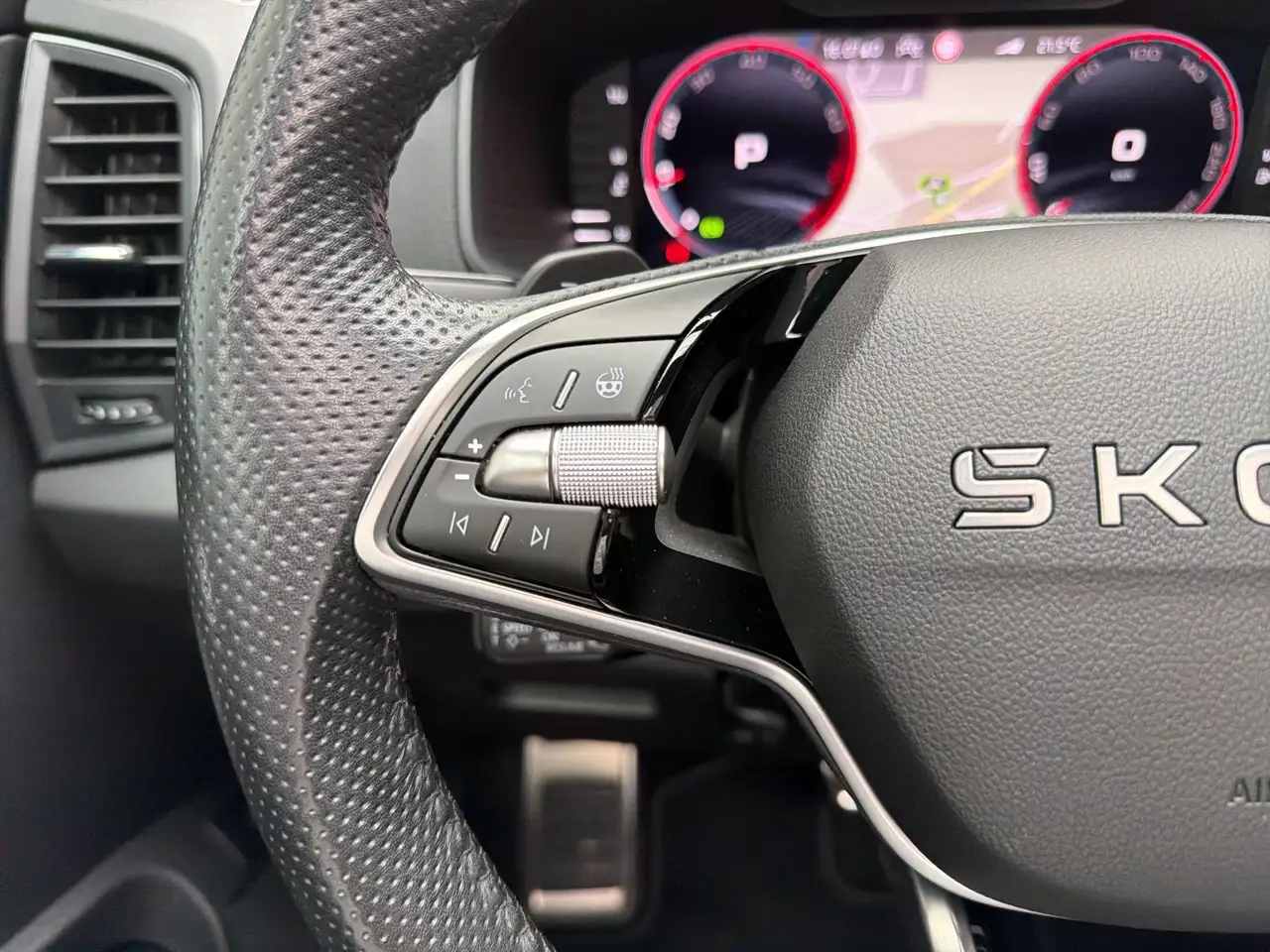 Skoda Karoq 1.5 TSi Sportline PANO*MATRIX*360°*AHK*19Z, миниатюра 14