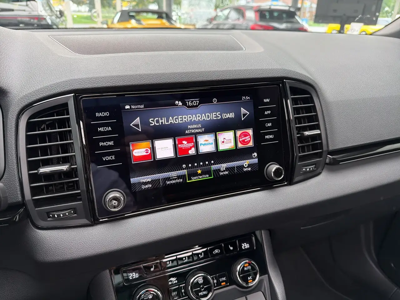 Skoda Karoq 1.5 TSi Sportline PANO*MATRIX*360°*AHK*19Z, миниатюра 17