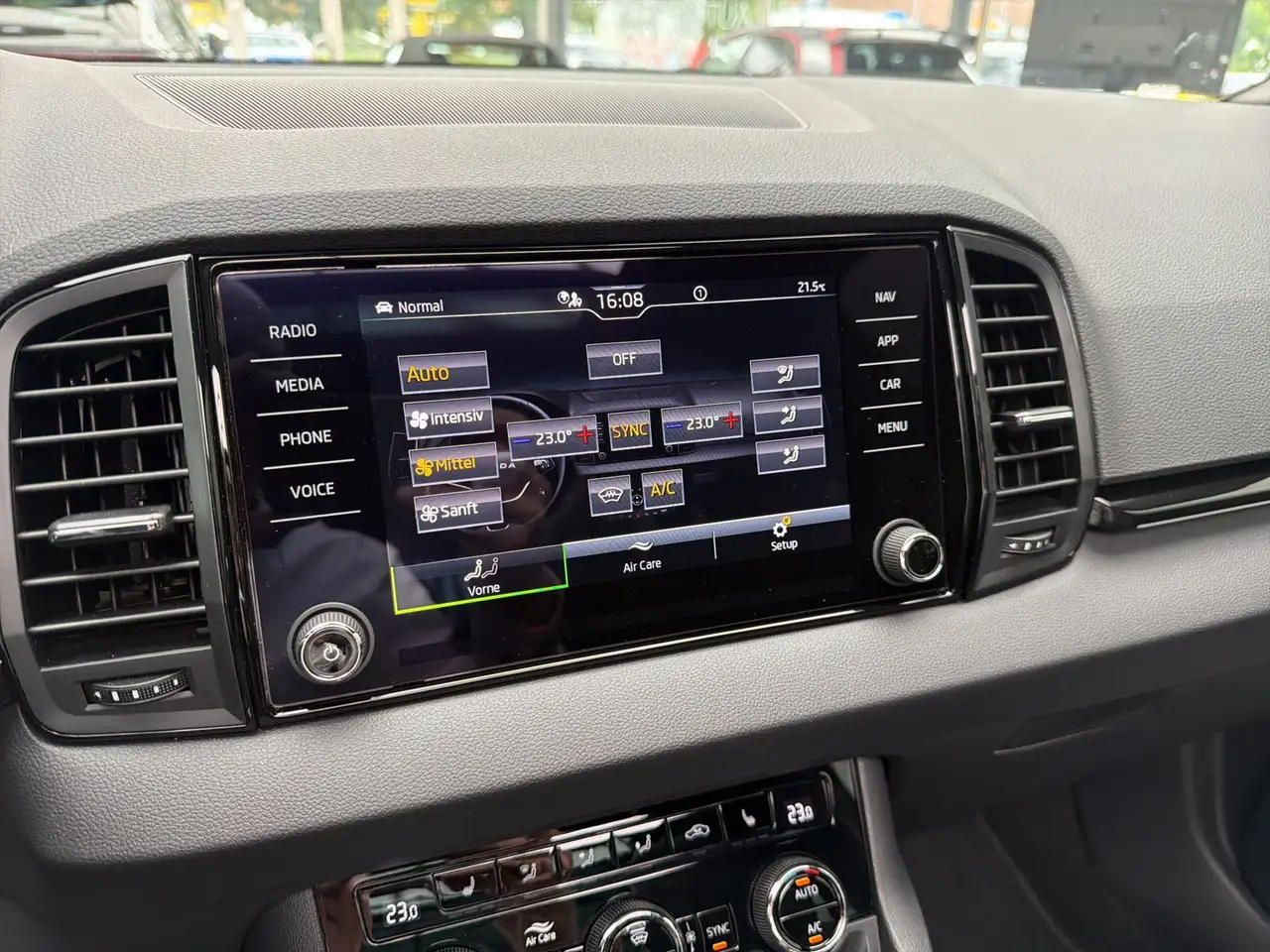 Skoda Karoq 1.5 TSi Sportline PANO*MATRIX*360°*AHK*19Z, миниатюра 25