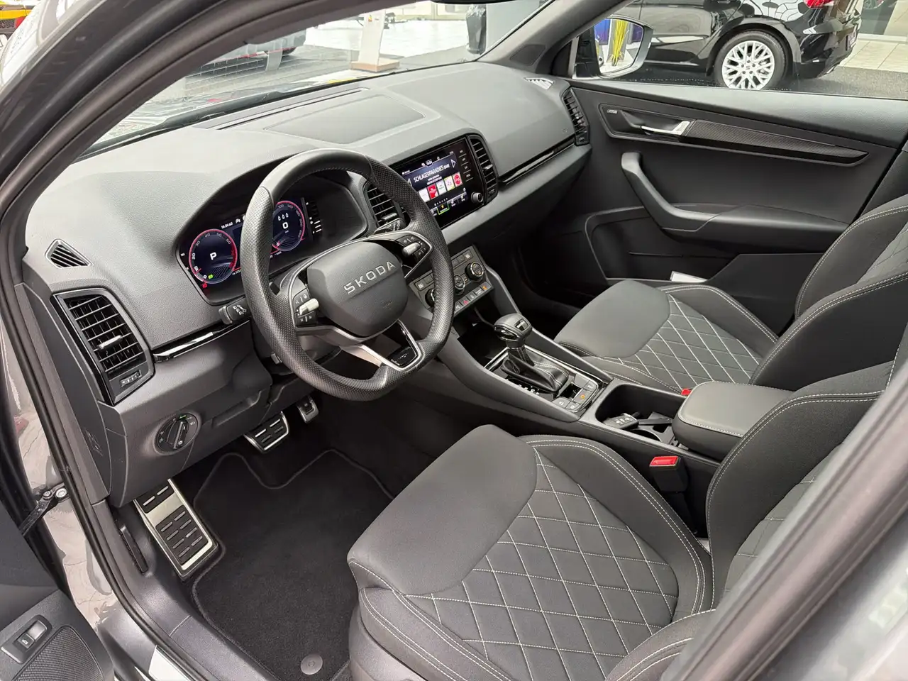 Skoda Karoq 1.5 TSi Sportline PANO*MATRIX*360°*AHK*19Z, миниатюра 11