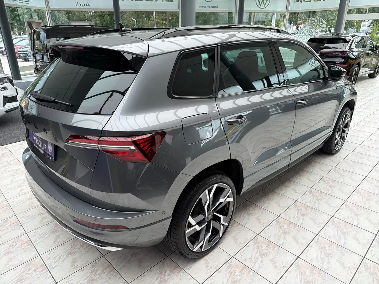 Skoda Karoq 1.5 TSi Sportline PANO*MATRIX*360°*AHK*19Z, миниатюра 7
