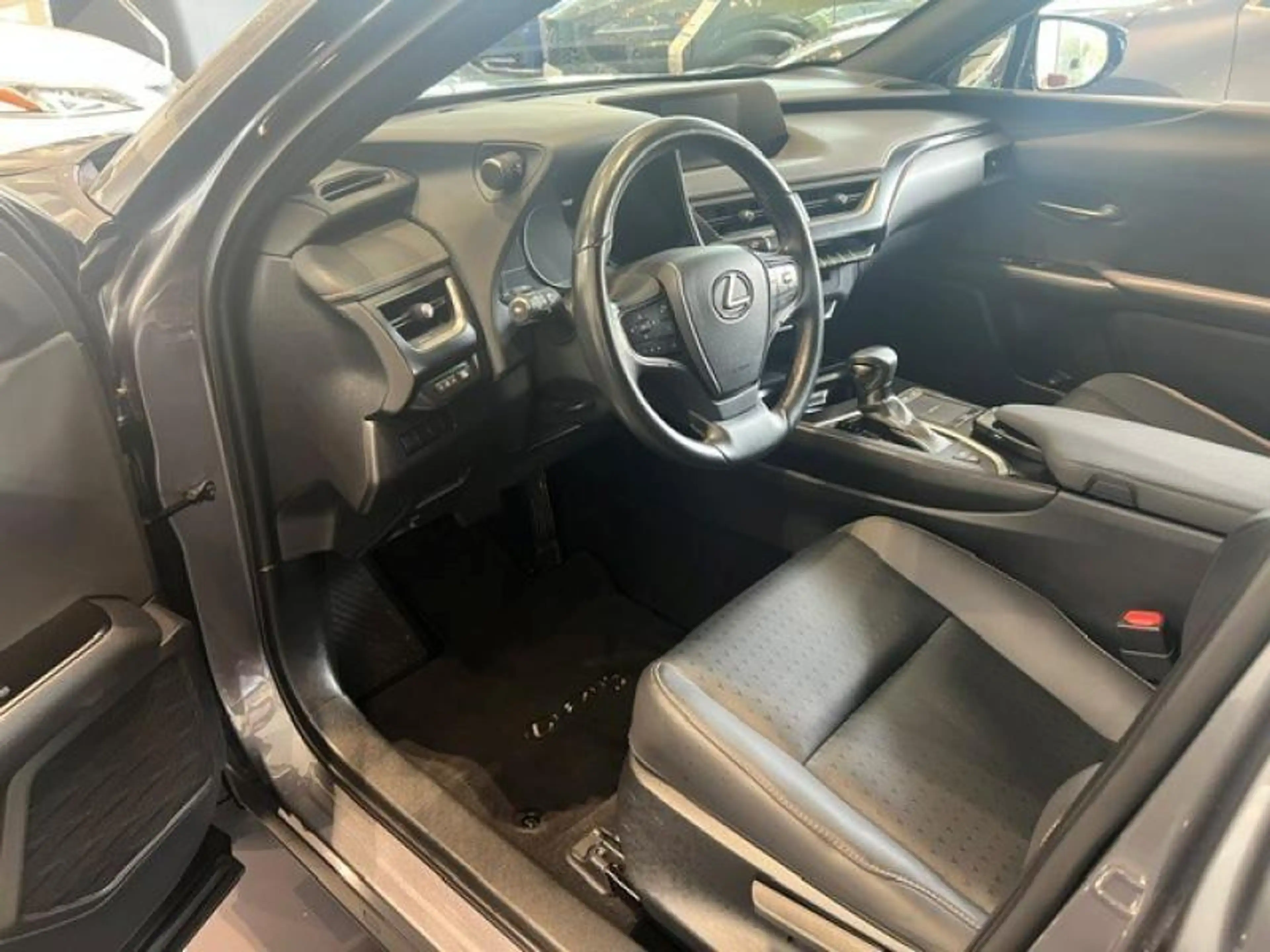 Lexus UX 250h Black Line — photo 5