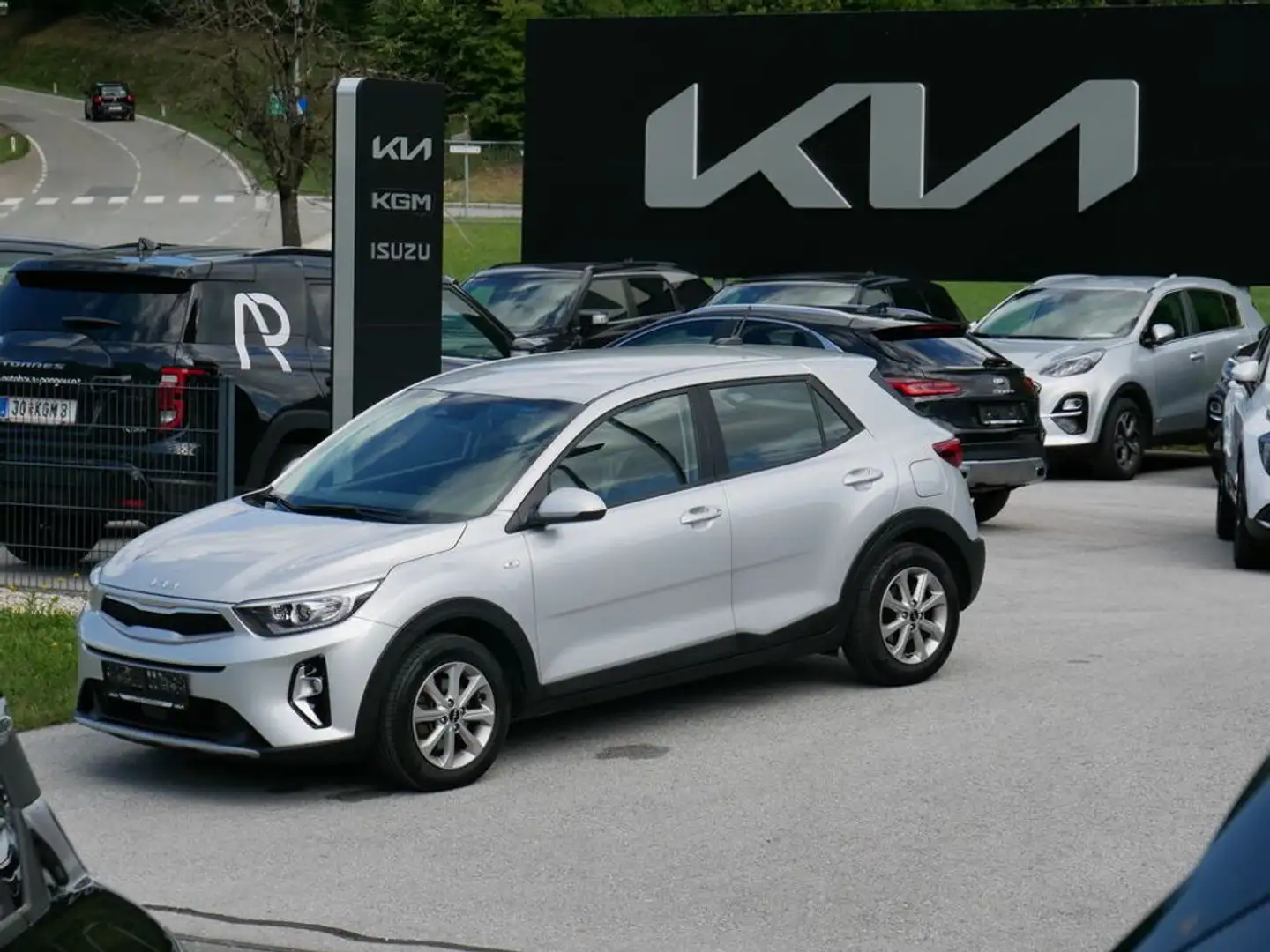 Kia Stonic 1,2 DPI ISG Titan Silber - 2