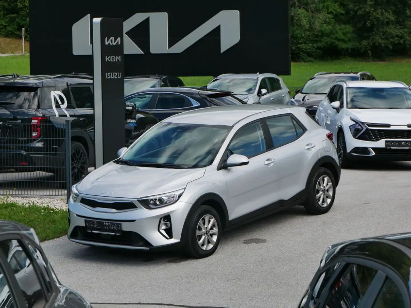 Kia Stonic 1,2 DPI ISG Titan Silber - 1