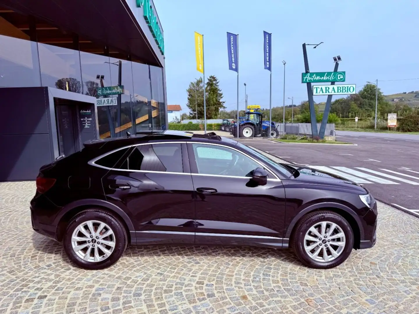 Audi Q3 KM 19.000 - S TRONIC - TETTO - PROMO FINANZIAMENTO Schwarz - 2