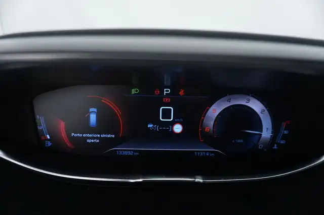 Peugeot 5008 view 12