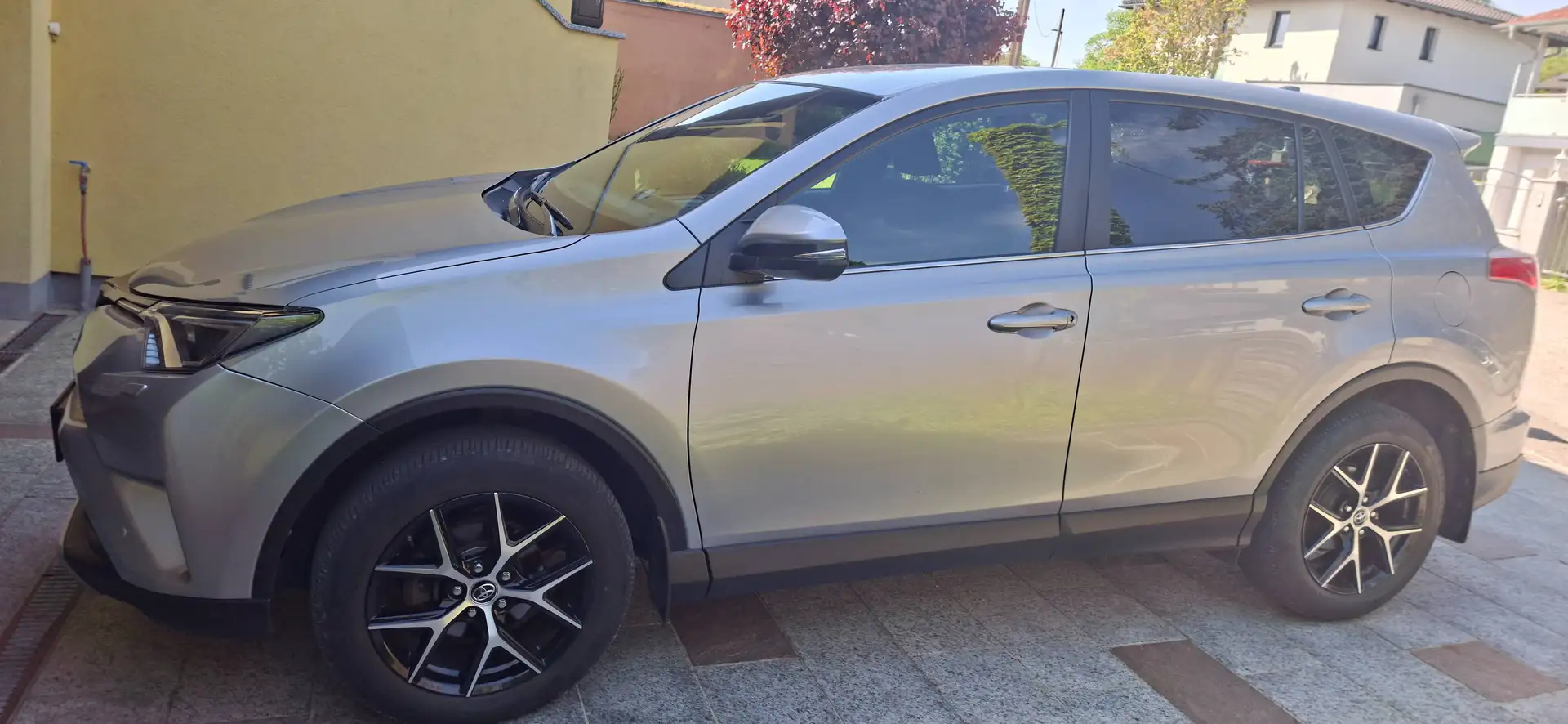Toyota RAV 4 RAV4 2,2 D-4D 150 DPF 2WD Elegance Elegance Silber - 2