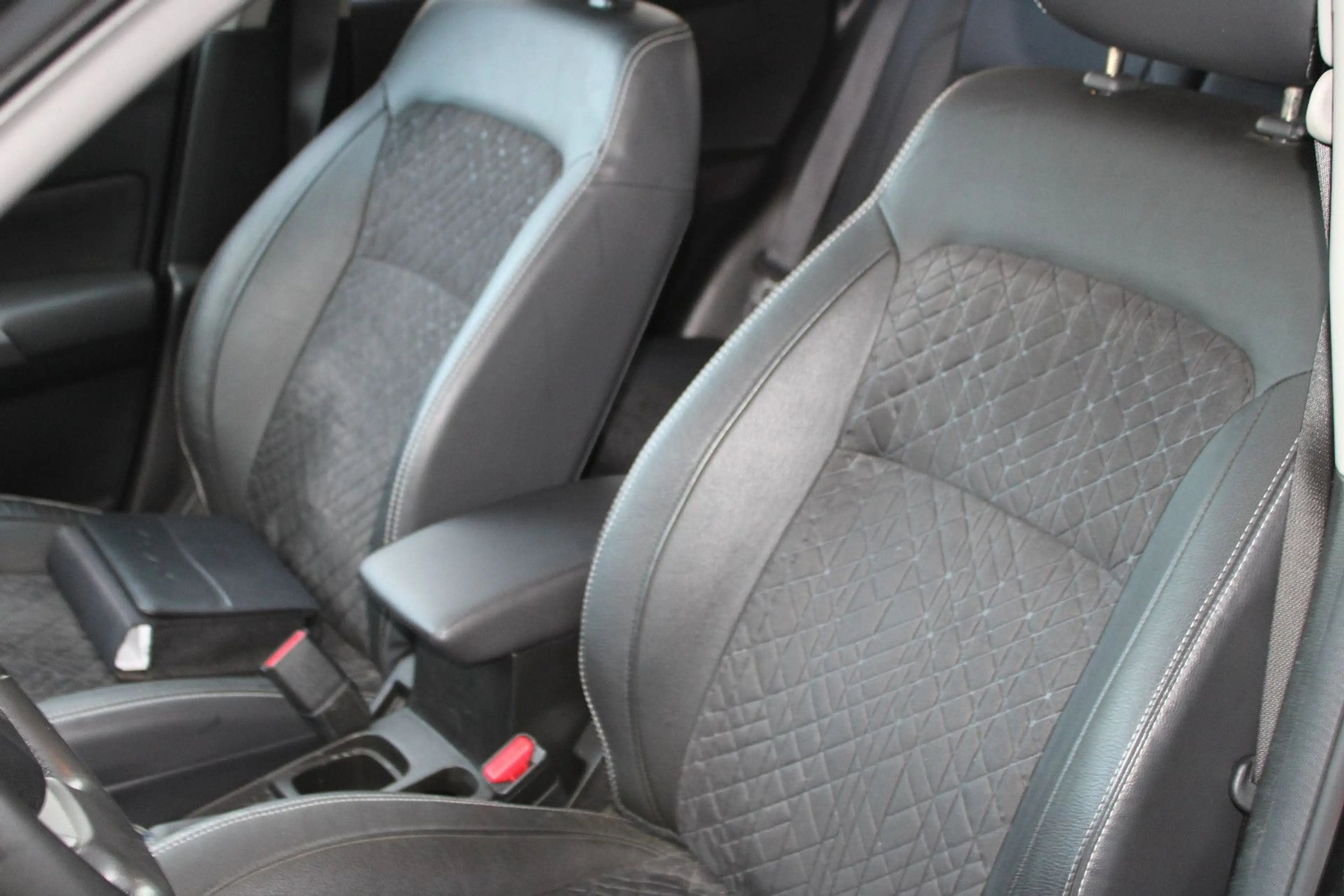 Suzuki Vitara 1.4 Mild-Hybrid Comfort+ 4x4!AUTOMATIK! — photo 10