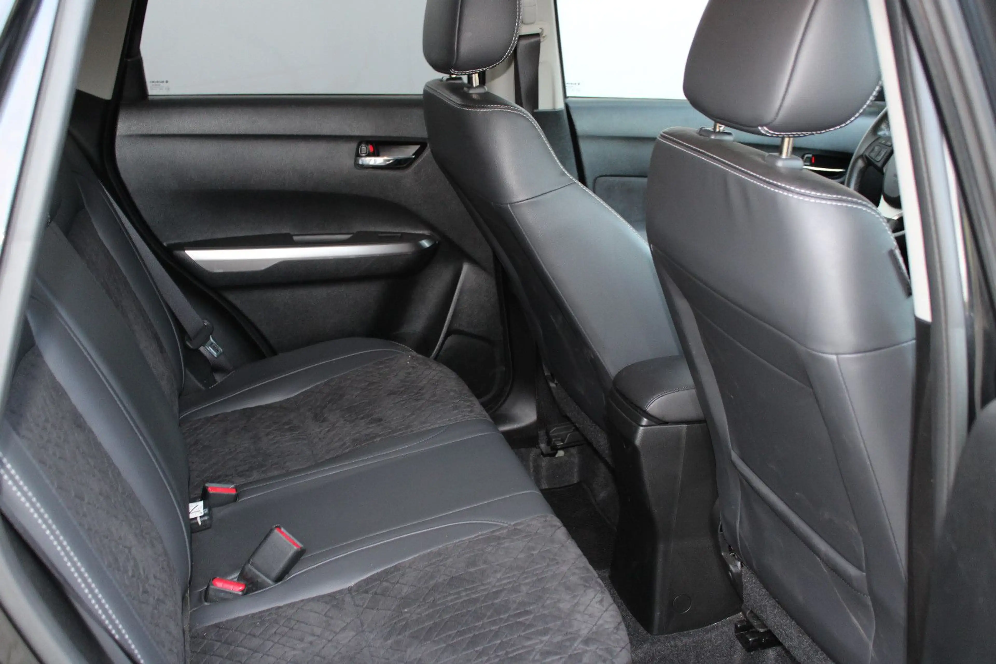 Suzuki Vitara 1.4 Mild-Hybrid Comfort+ 4x4!AUTOMATIK! — photo 15
