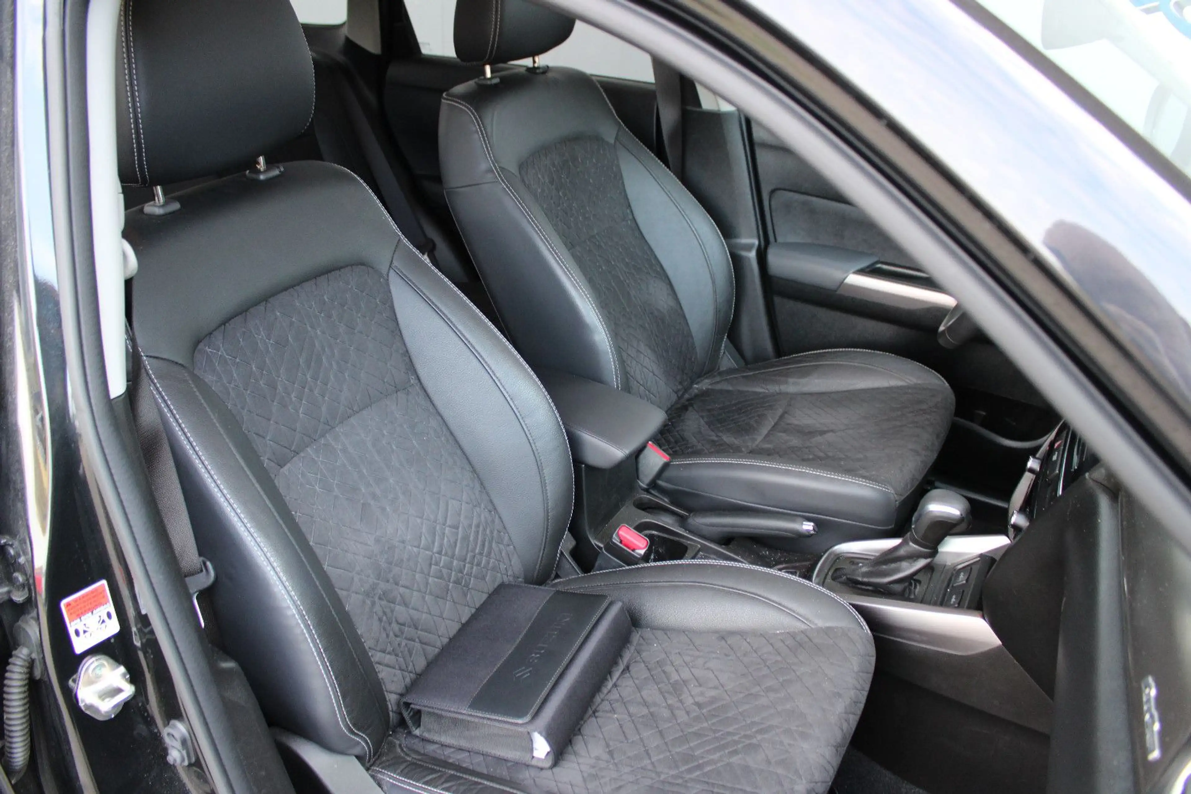 Suzuki Vitara 1.4 Mild-Hybrid Comfort+ 4x4!AUTOMATIK! — photo 14