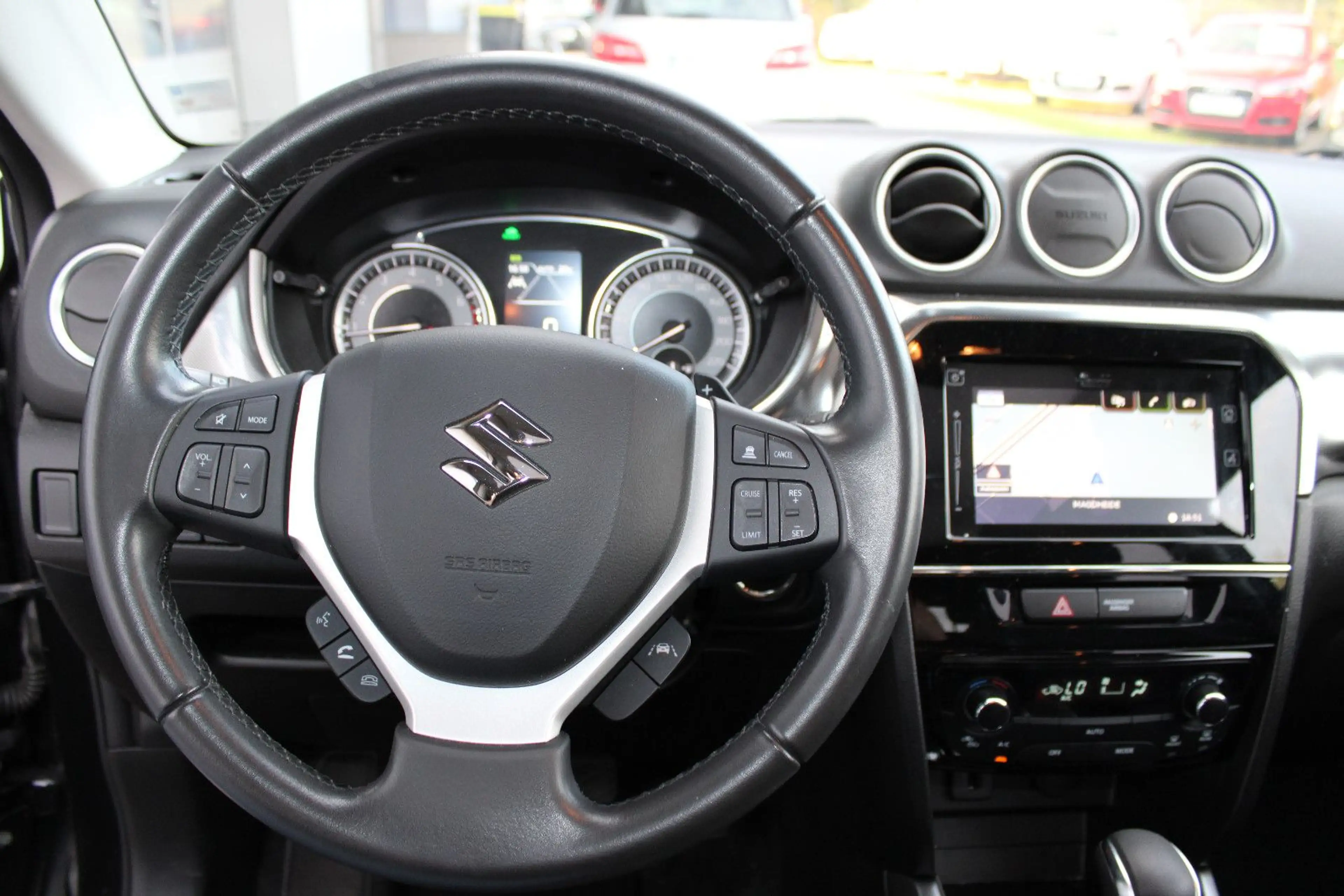Suzuki Vitara 1.4 Mild-Hybrid Comfort+ 4x4!AUTOMATIK! — photo 13