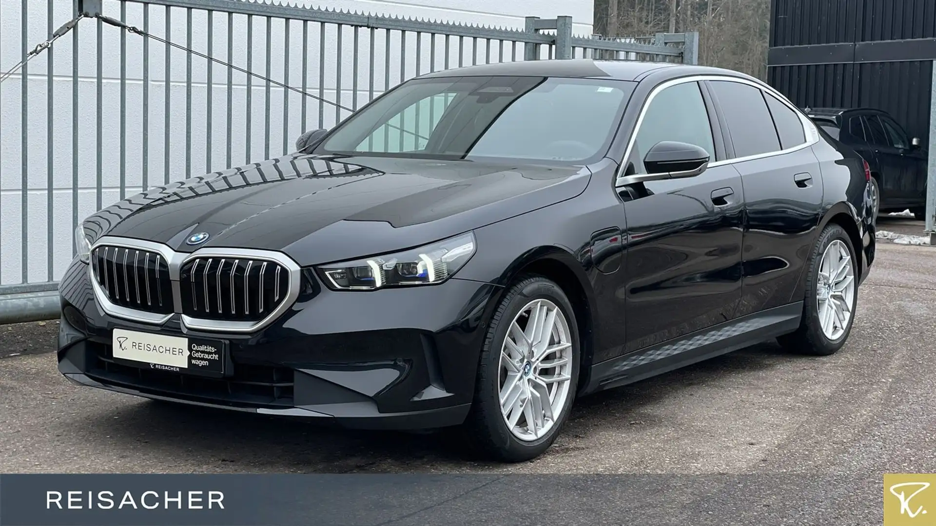 BMW 530 e Lim DrAssPro,H/K,ParkAssPro,adLed,KomfZug Noir - 1