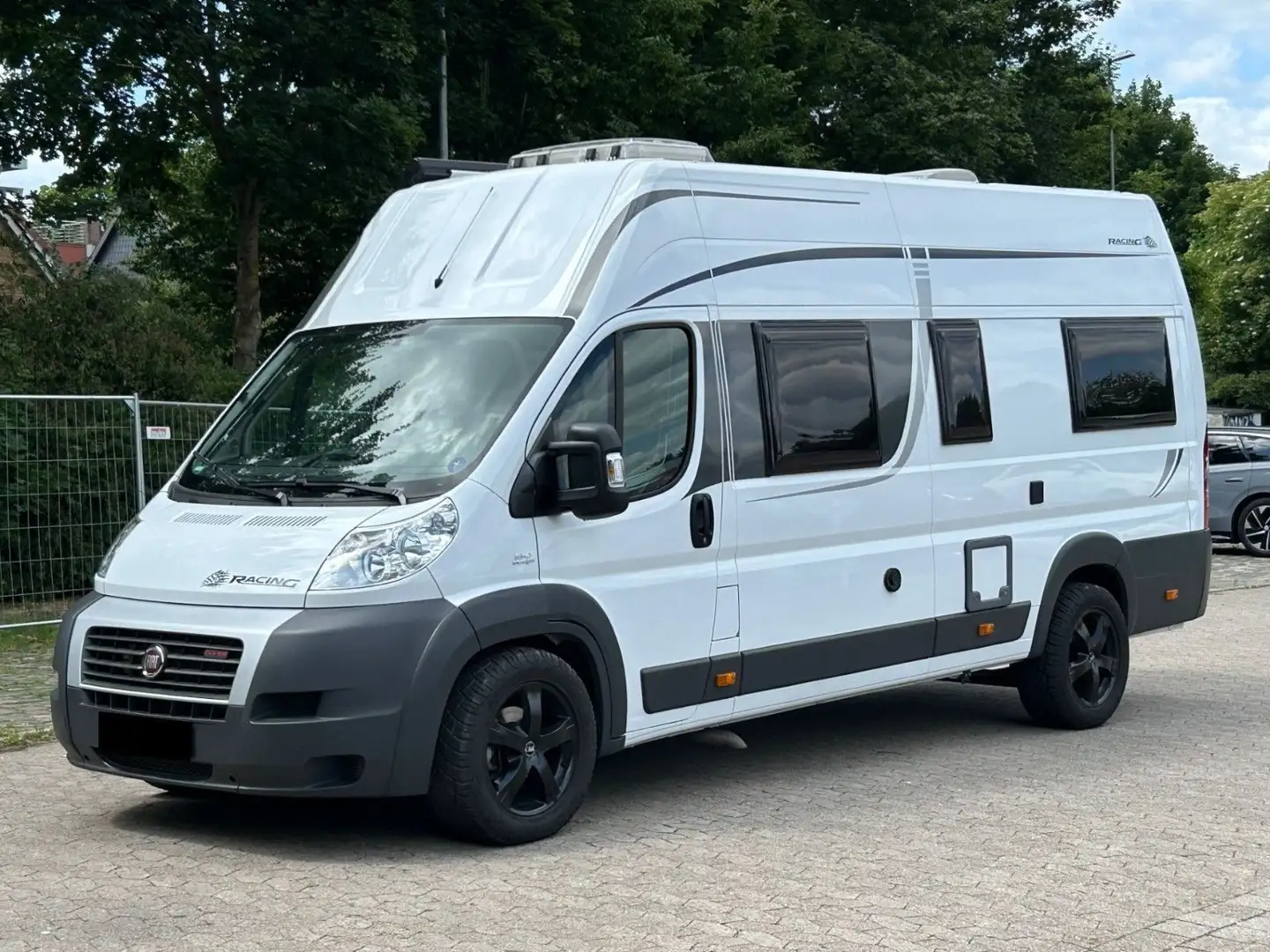 Pössl Roadcruiser Revolution*14TKM*Längsbetten 177PS* Weiß - 1