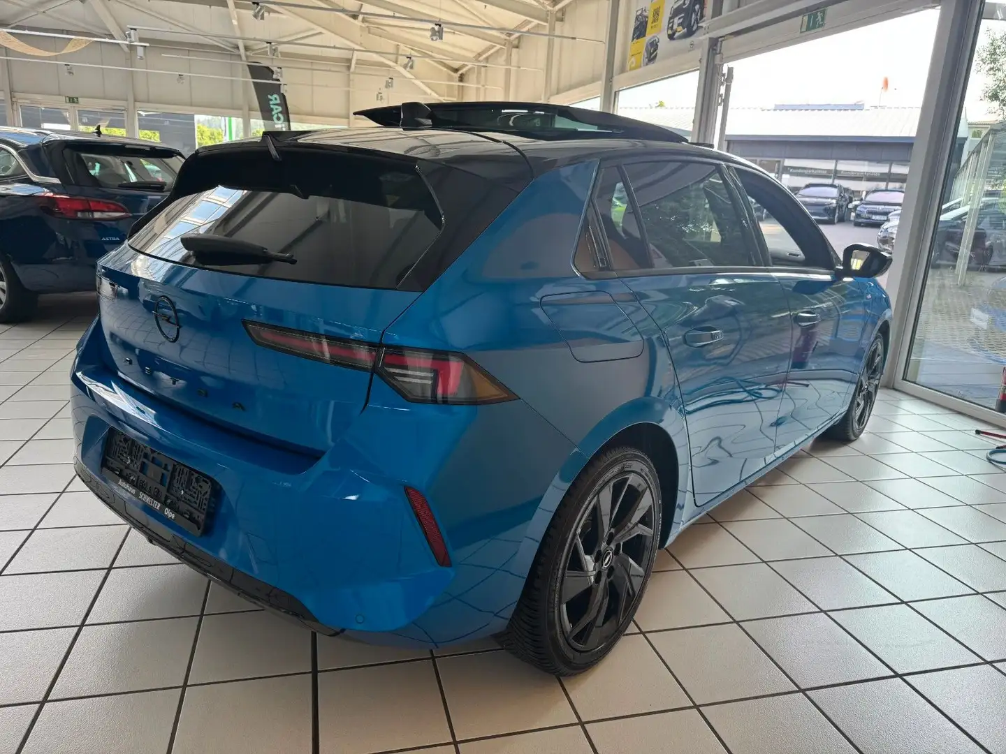 Opel Astra L Lim. 5-trg. Ultimate Paket+ Schiebedach Blauw - 2