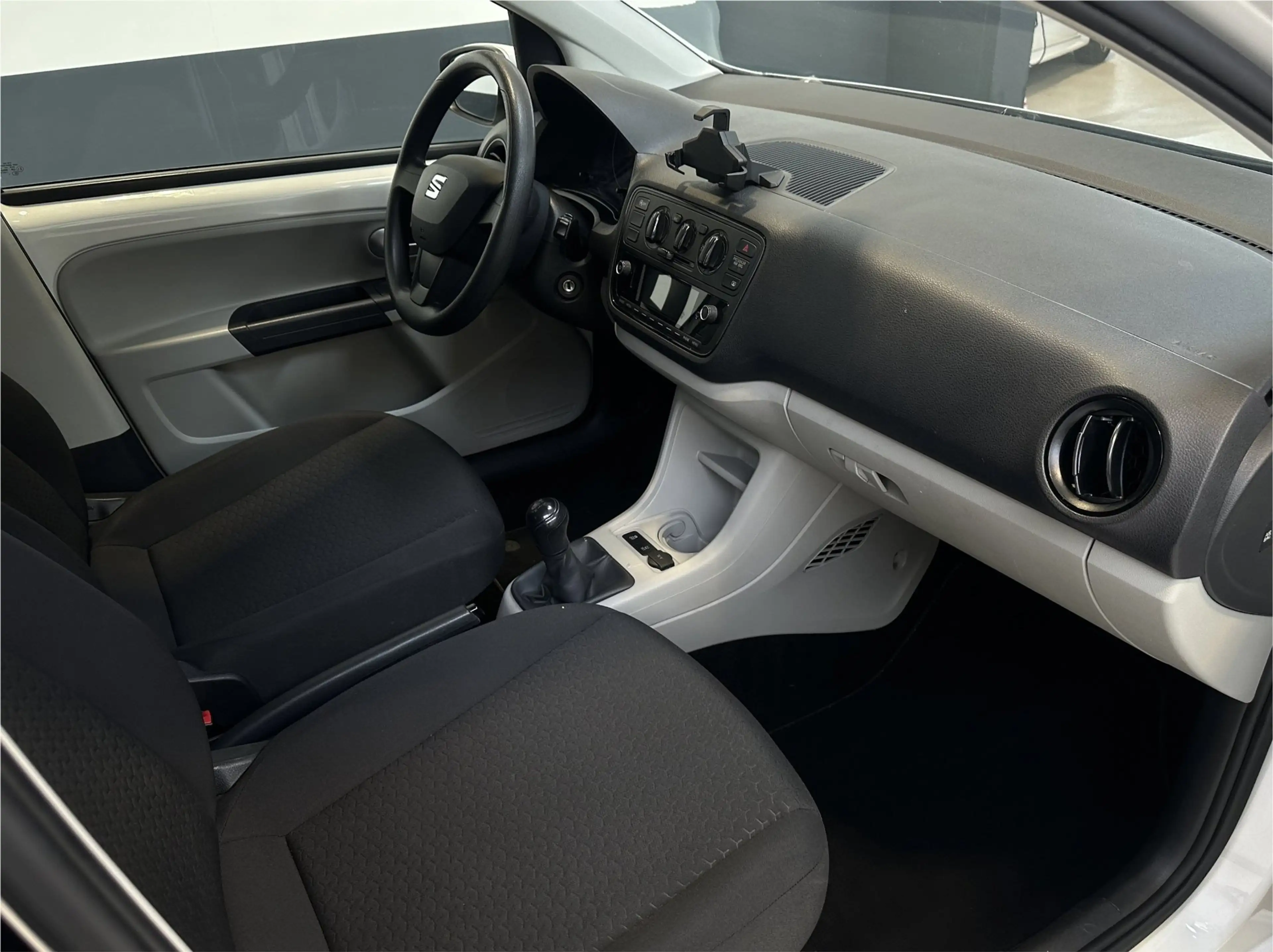 SEAT Mii 1.0 Style Intense | NL | Parkeersensoren | Airco | — photo 26