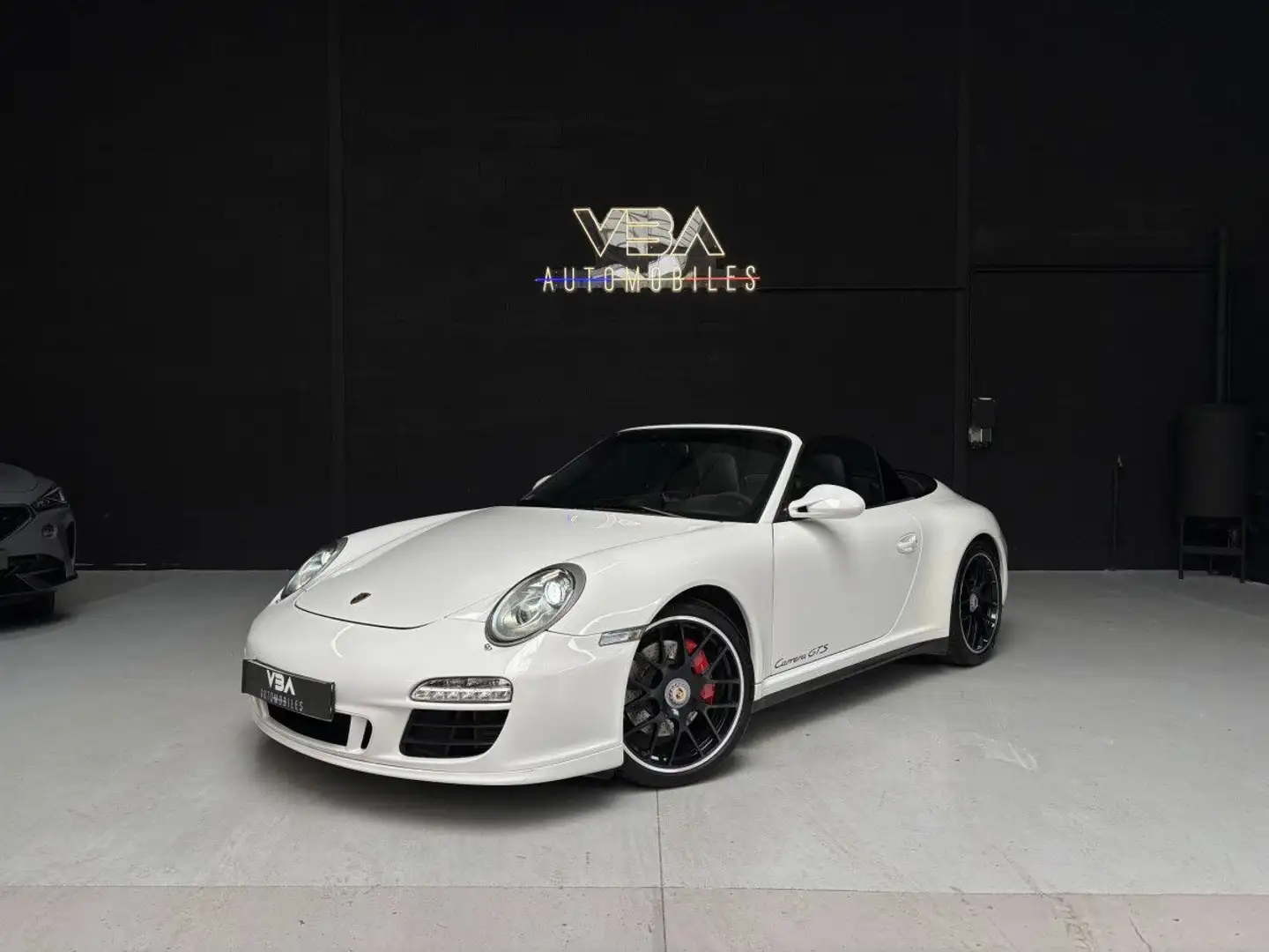 Porsche 911 (6) Carrera GTS Cabriolet Blanc - 1