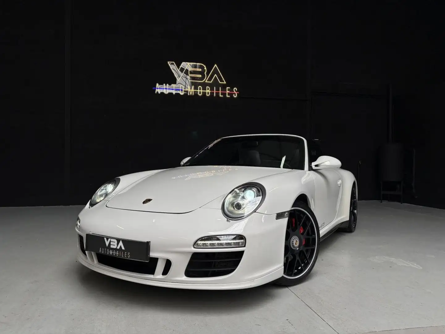 Porsche 911 (6) Carrera GTS Cabriolet Blanc - 2