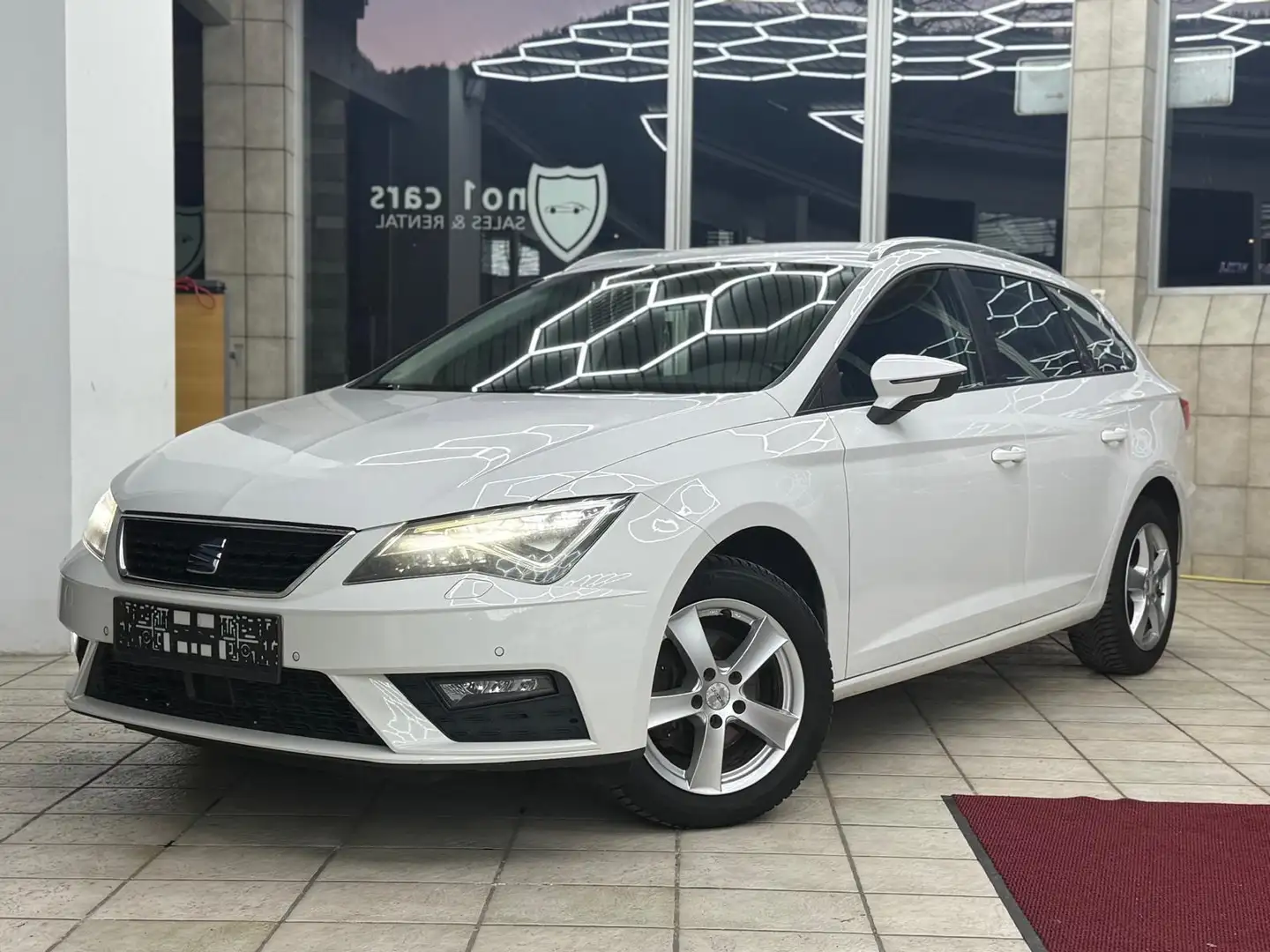 SEAT Leon Style Weiß - 1