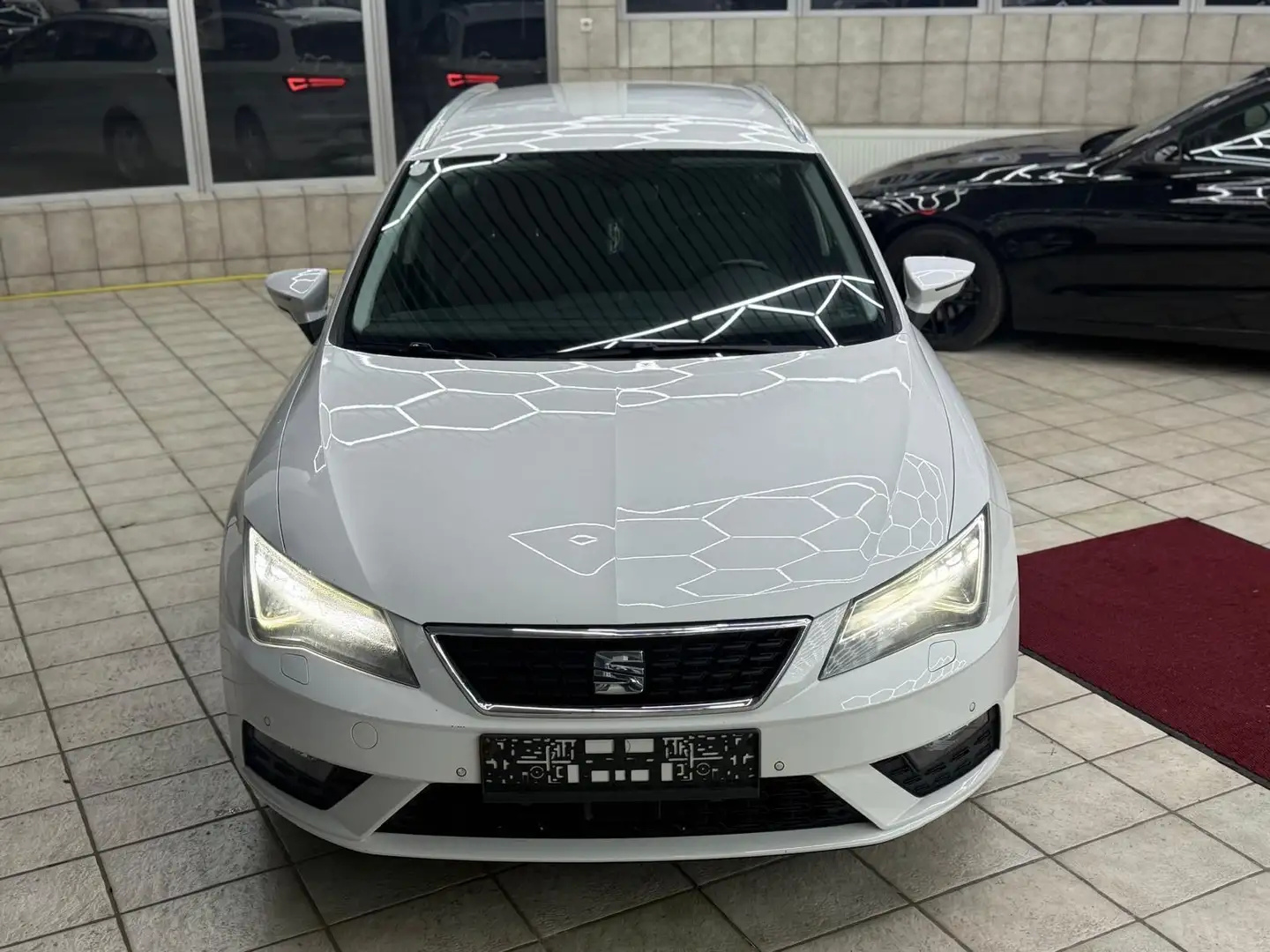 SEAT Leon Style Weiß - 2